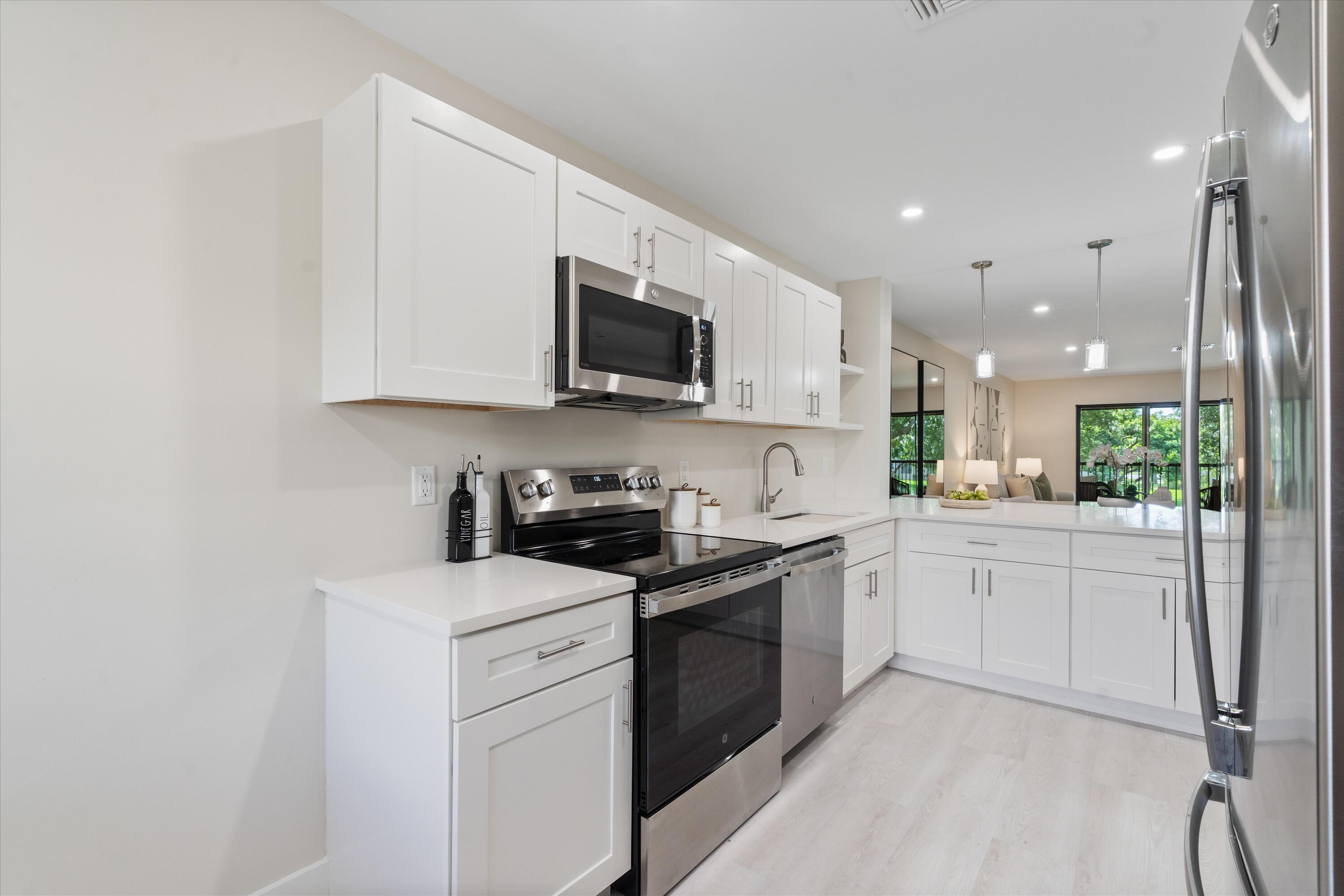 STRATFORD AT HUNTERS RUN CONDO - Residential