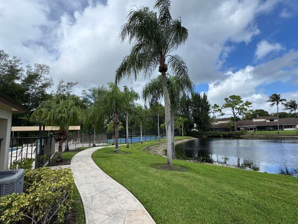BOCA RIDGE GLEN - Residential