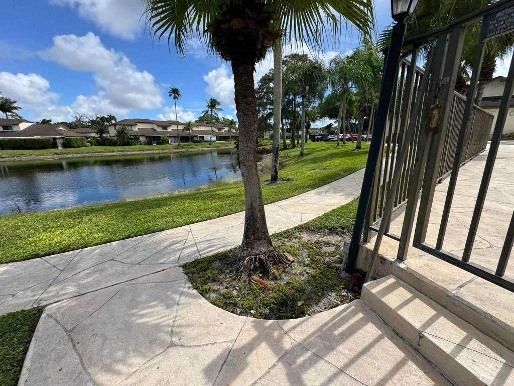 BOCA RIDGE GLEN - Residential