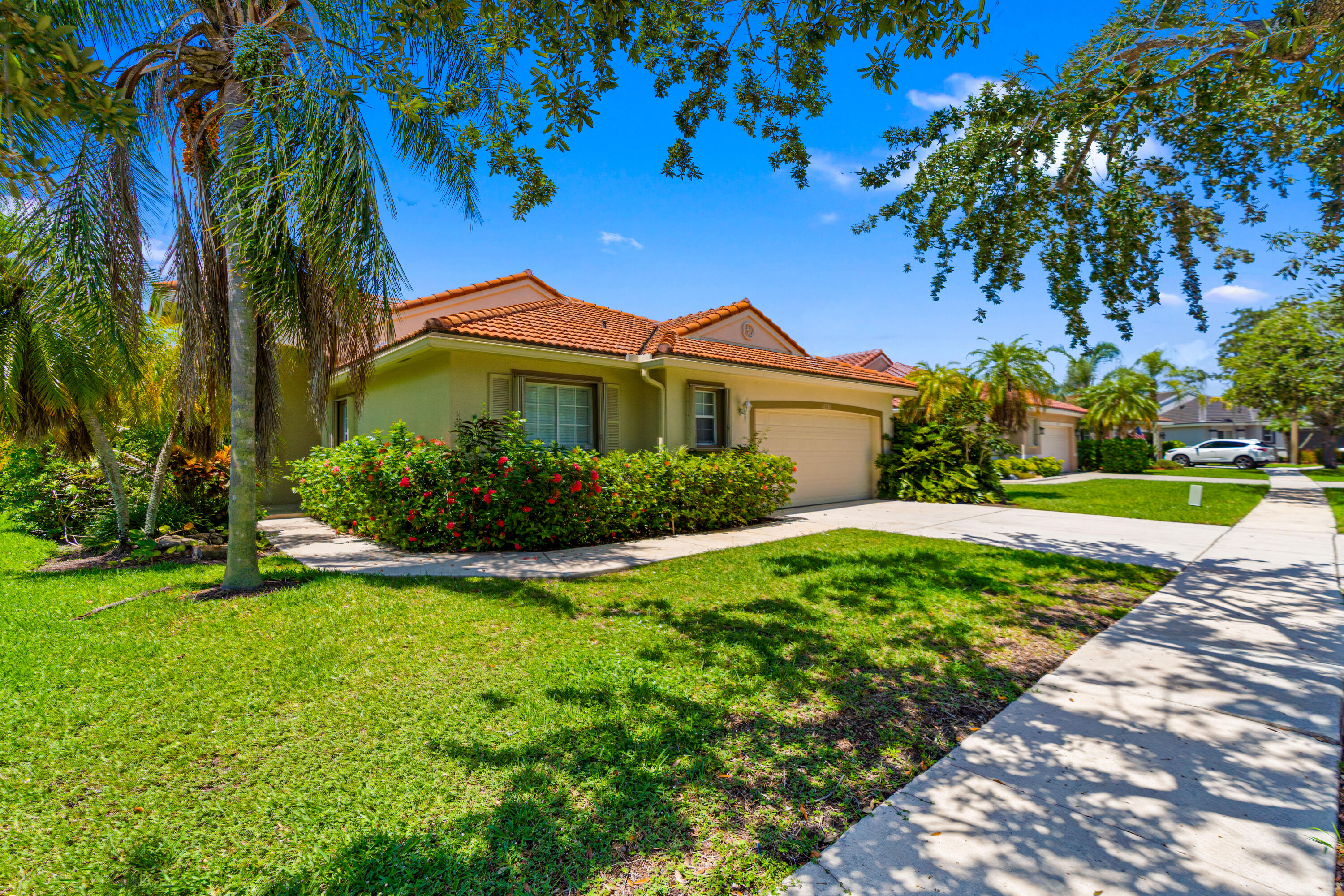 HEFTLER HOMES AT PEMBROKE SHORES - Residential