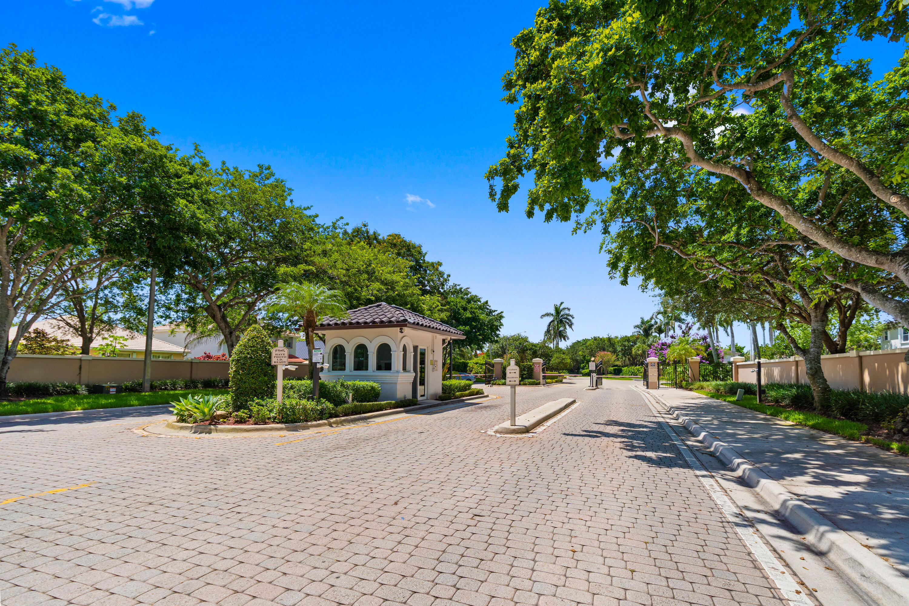 HEFTLER HOMES AT PEMBROKE SHORES - Residential