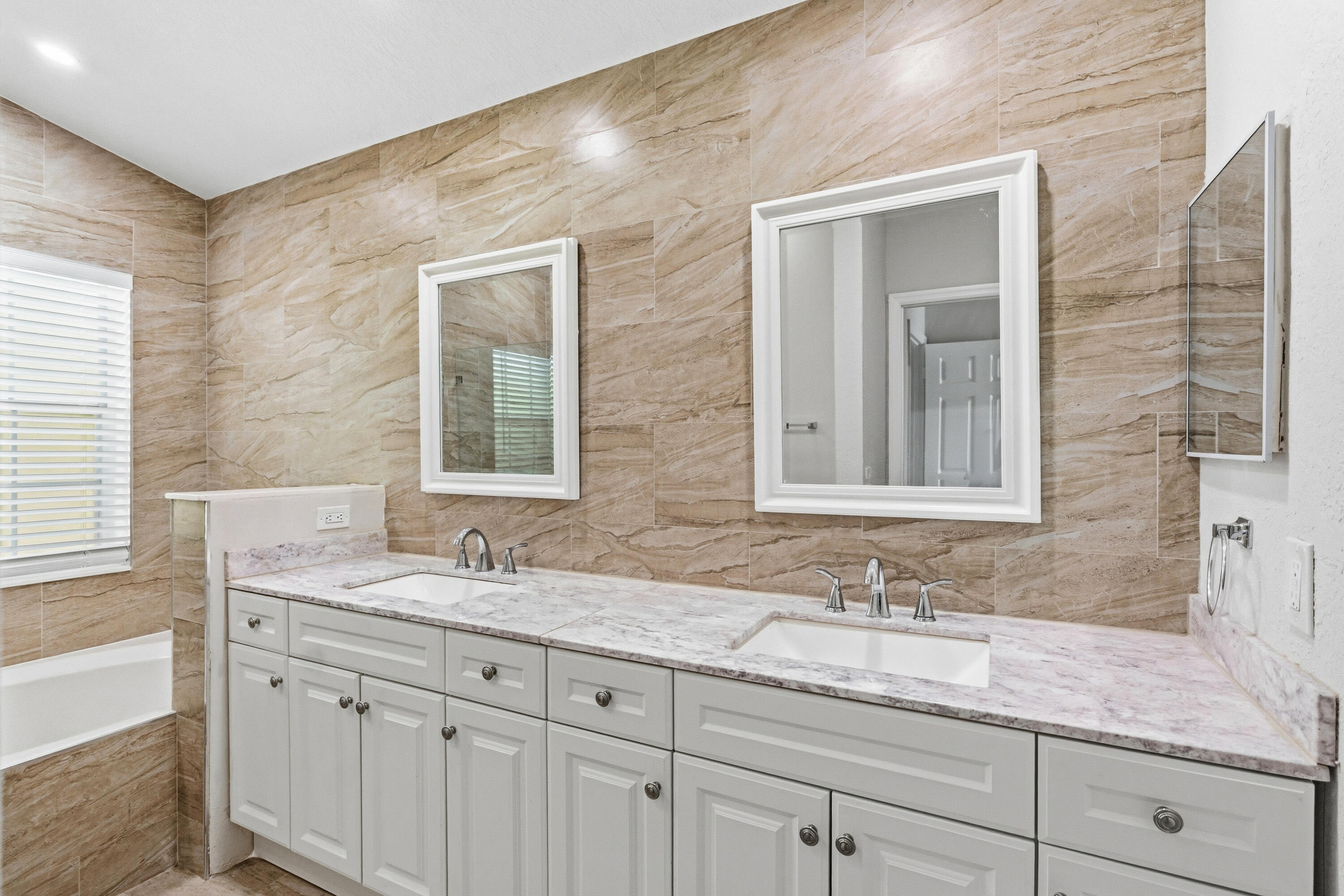 HEFTLER HOMES AT PEMBROKE SHORES - Residential
