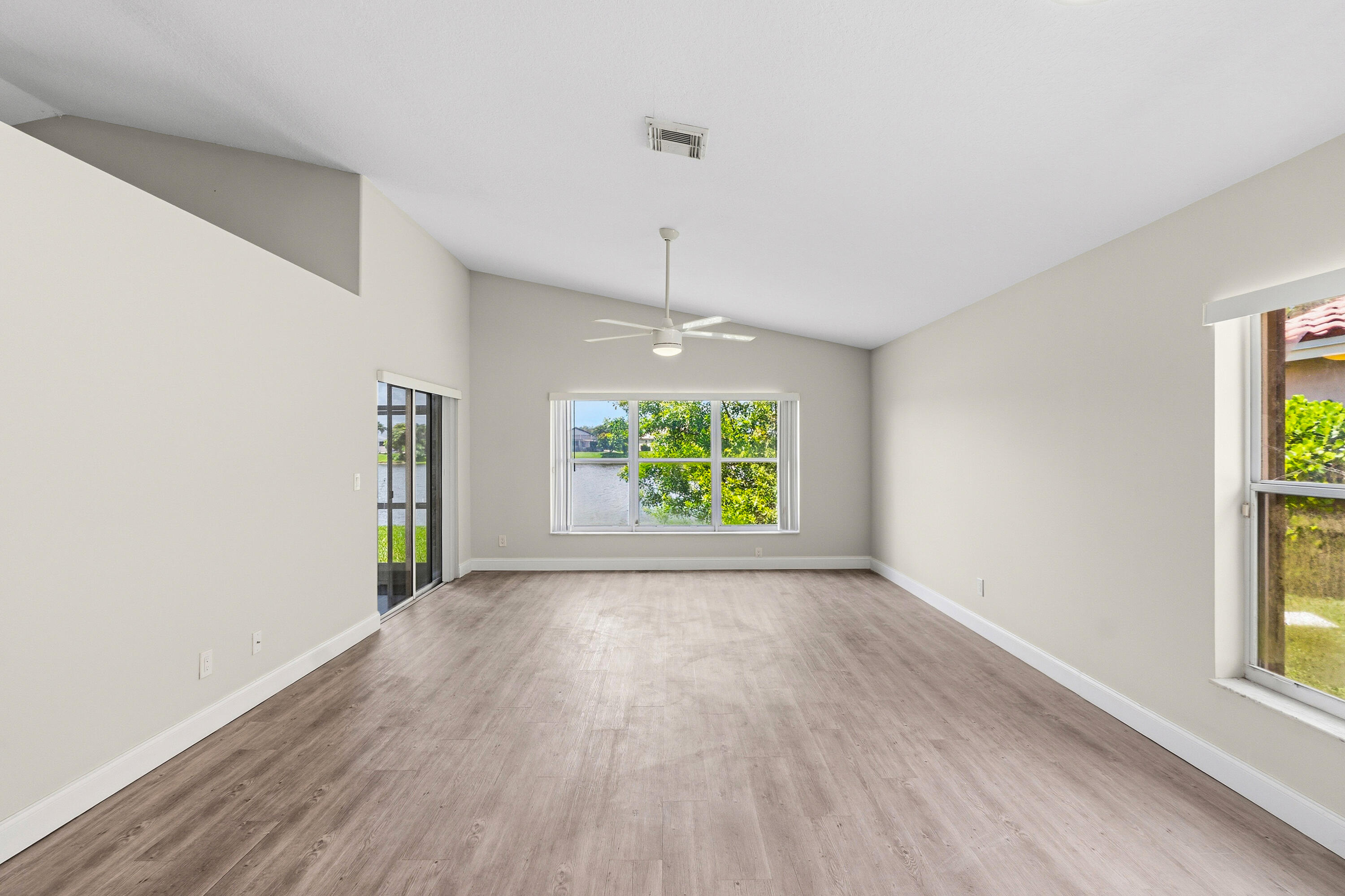 HEFTLER HOMES AT PEMBROKE SHORES - Residential