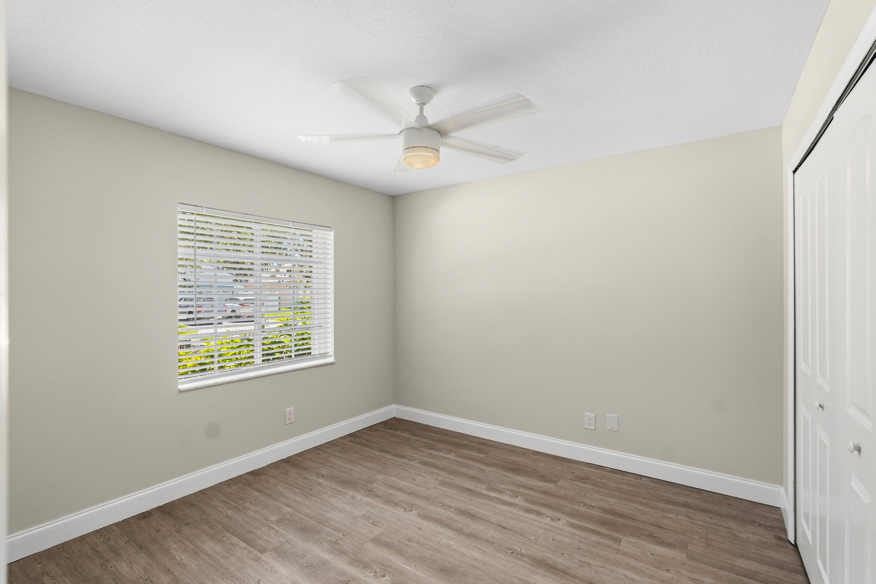 HEFTLER HOMES AT PEMBROKE SHORES - Residential