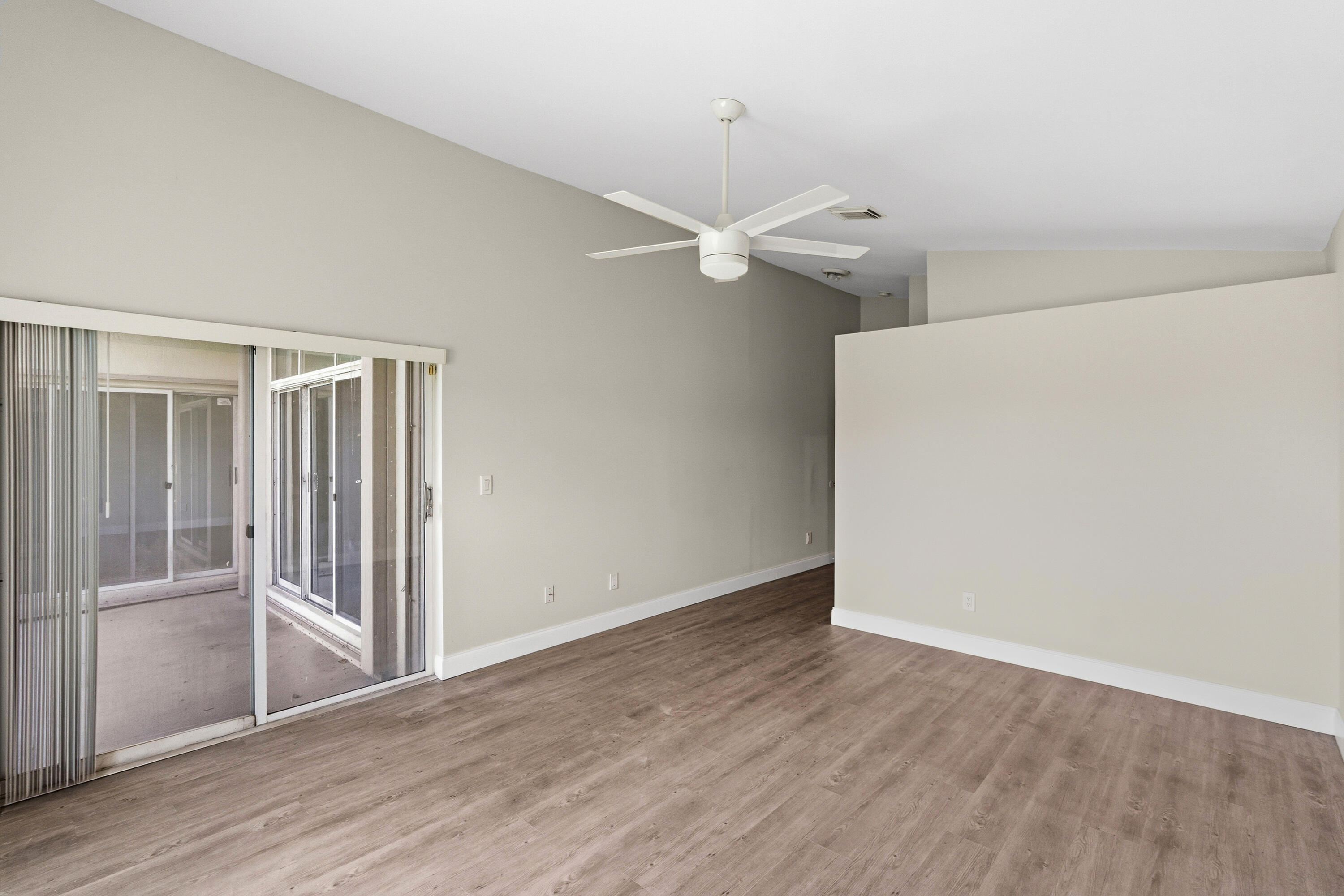 HEFTLER HOMES AT PEMBROKE SHORES - Residential