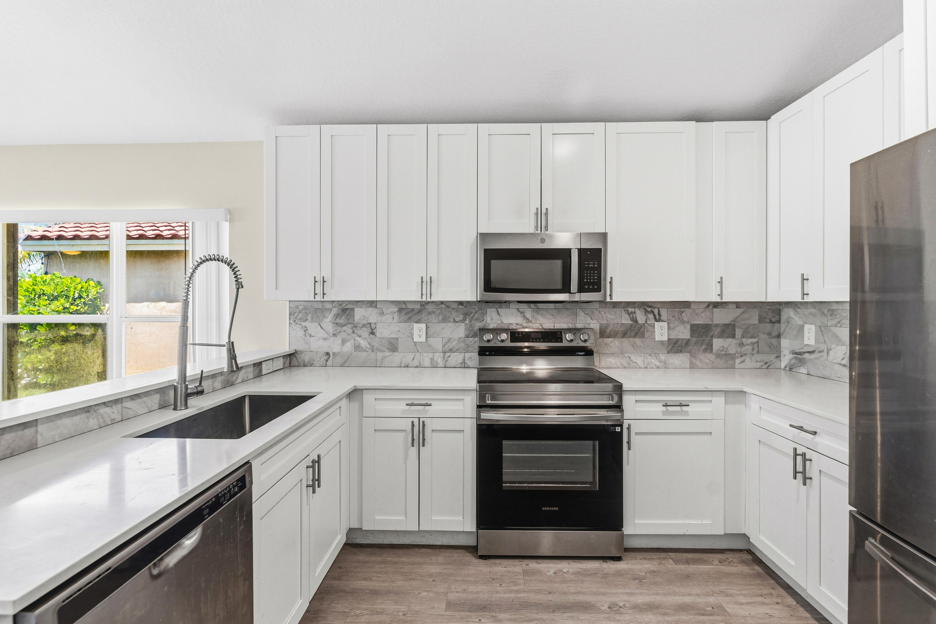 HEFTLER HOMES AT PEMBROKE SHORES - Residential