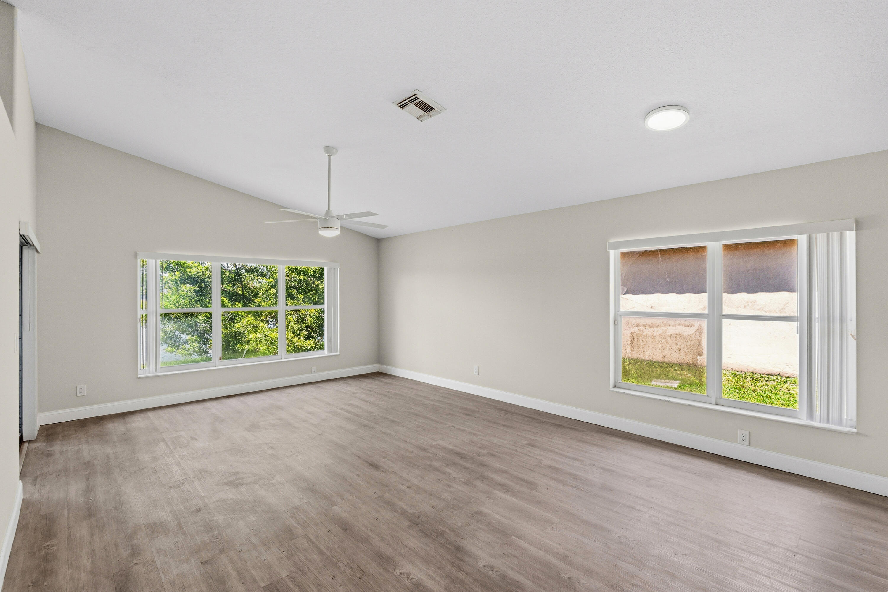 HEFTLER HOMES AT PEMBROKE SHORES - Residential