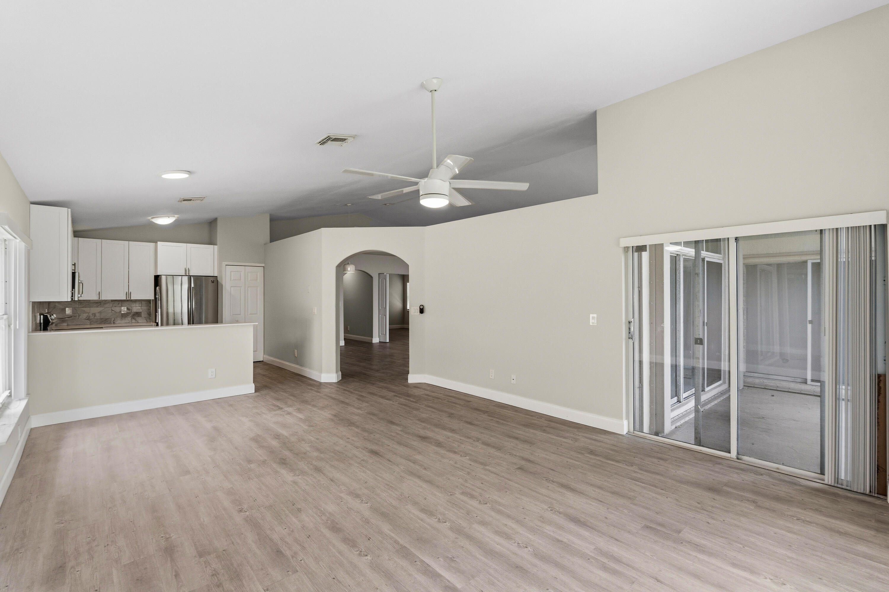 HEFTLER HOMES AT PEMBROKE SHORES - Residential