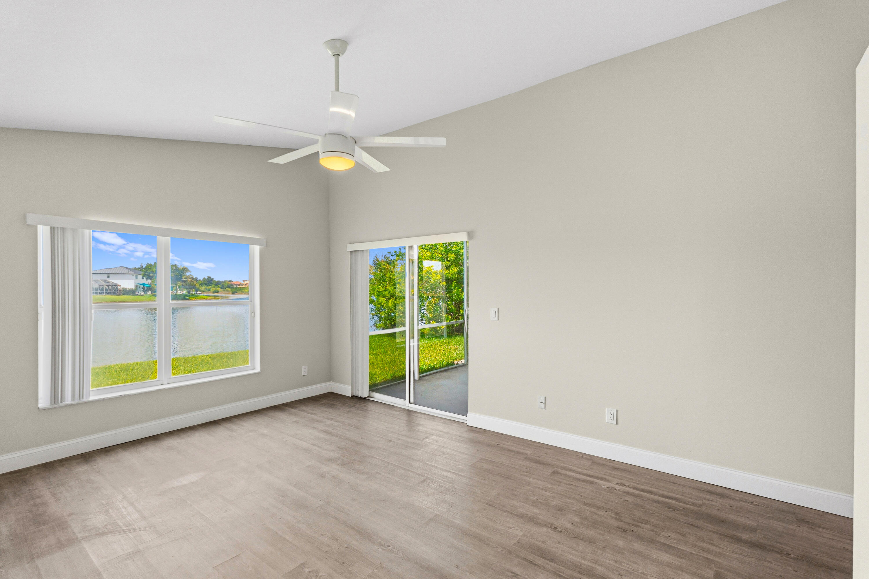 HEFTLER HOMES AT PEMBROKE SHORES - Residential