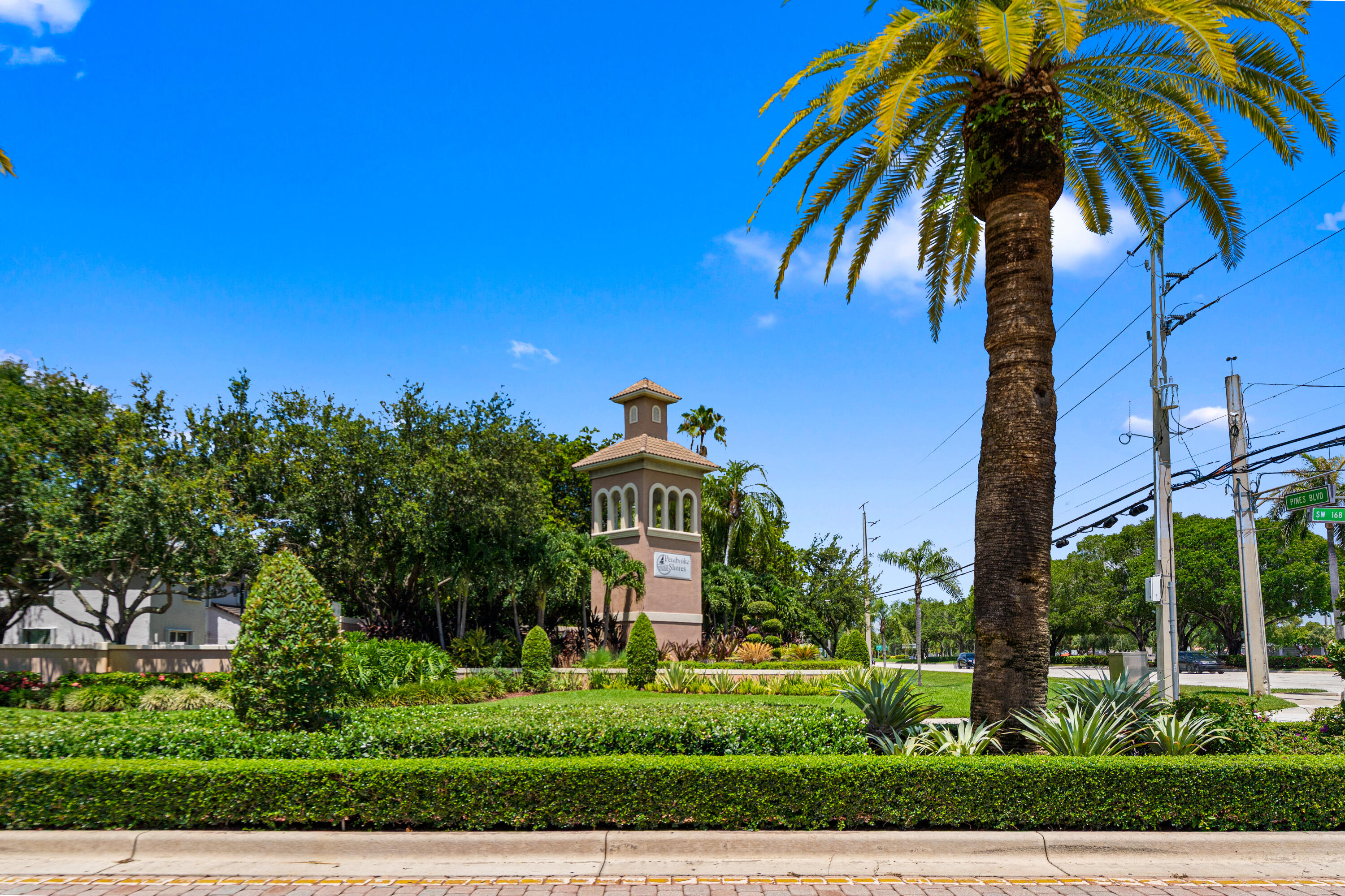 HEFTLER HOMES AT PEMBROKE SHORES - Residential