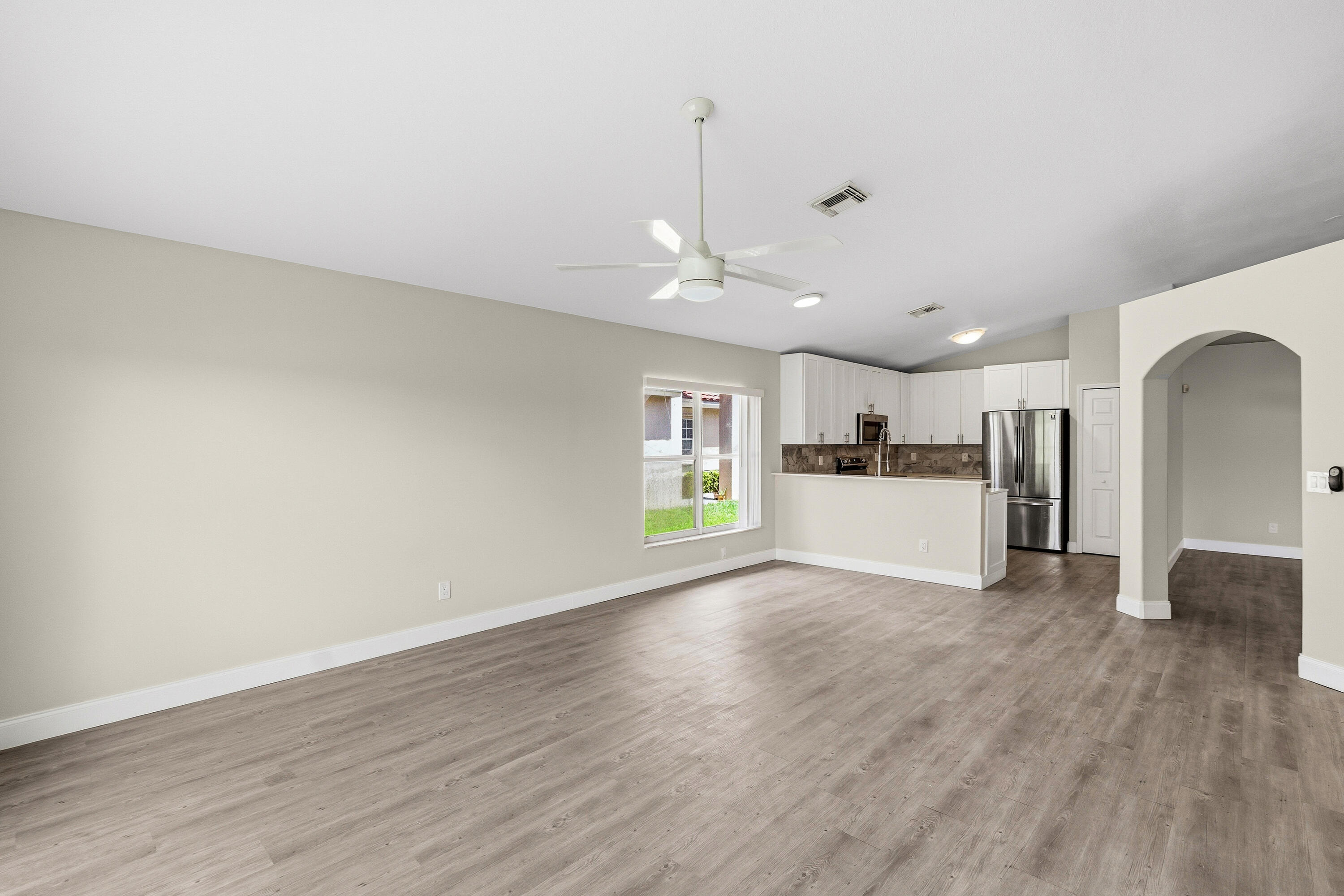 HEFTLER HOMES AT PEMBROKE SHORES - Residential