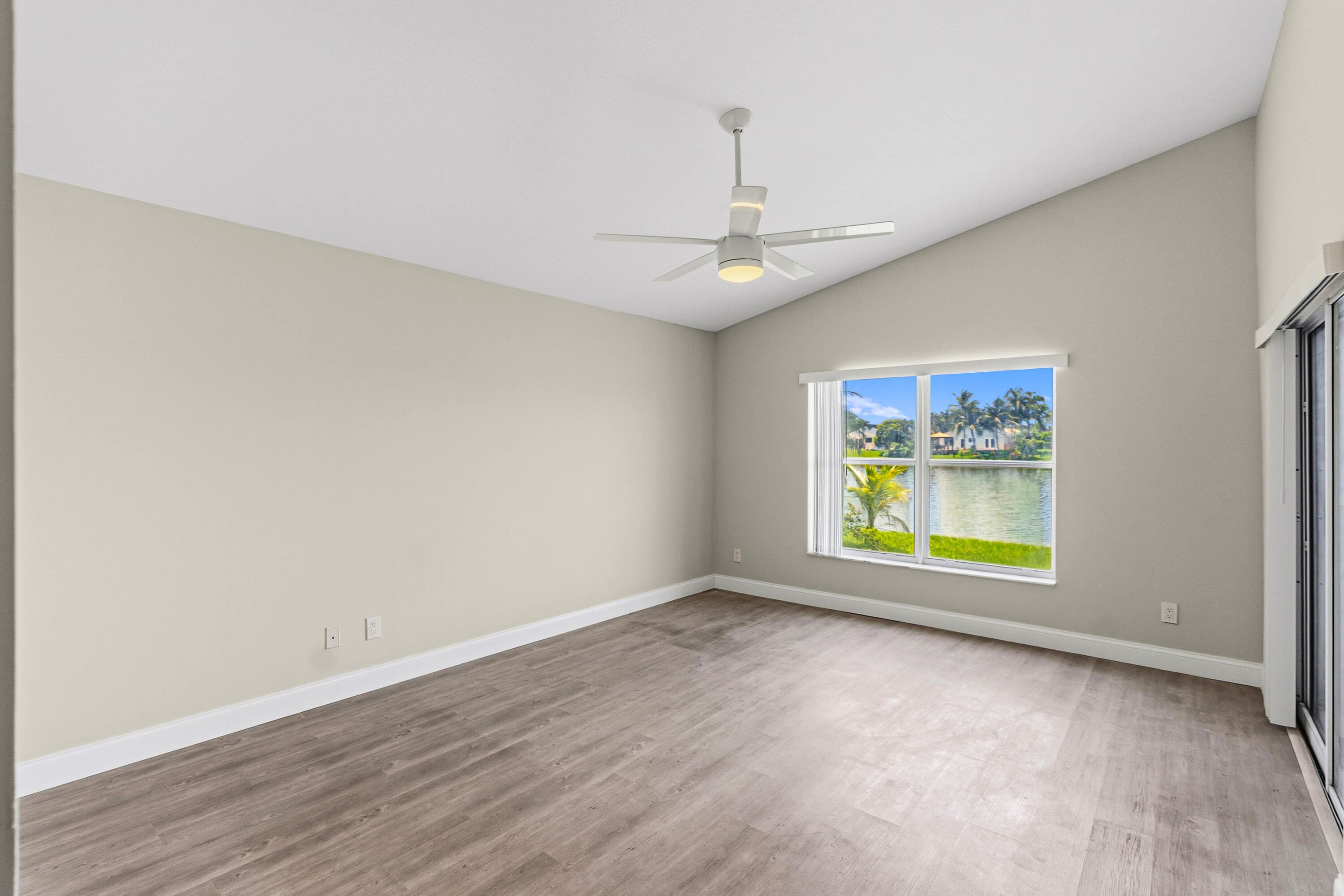 HEFTLER HOMES AT PEMBROKE SHORES - Residential