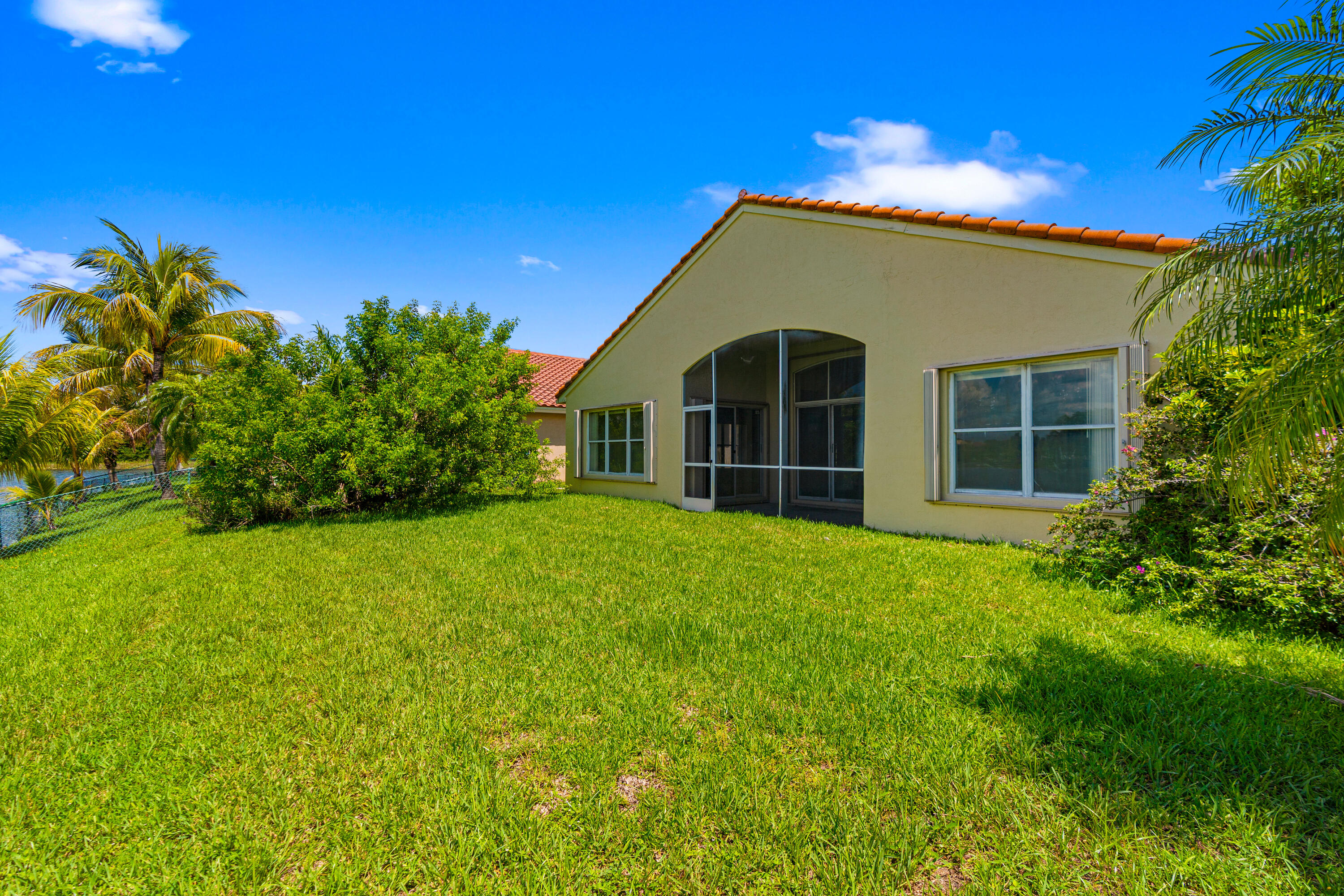 HEFTLER HOMES AT PEMBROKE SHORES - Residential