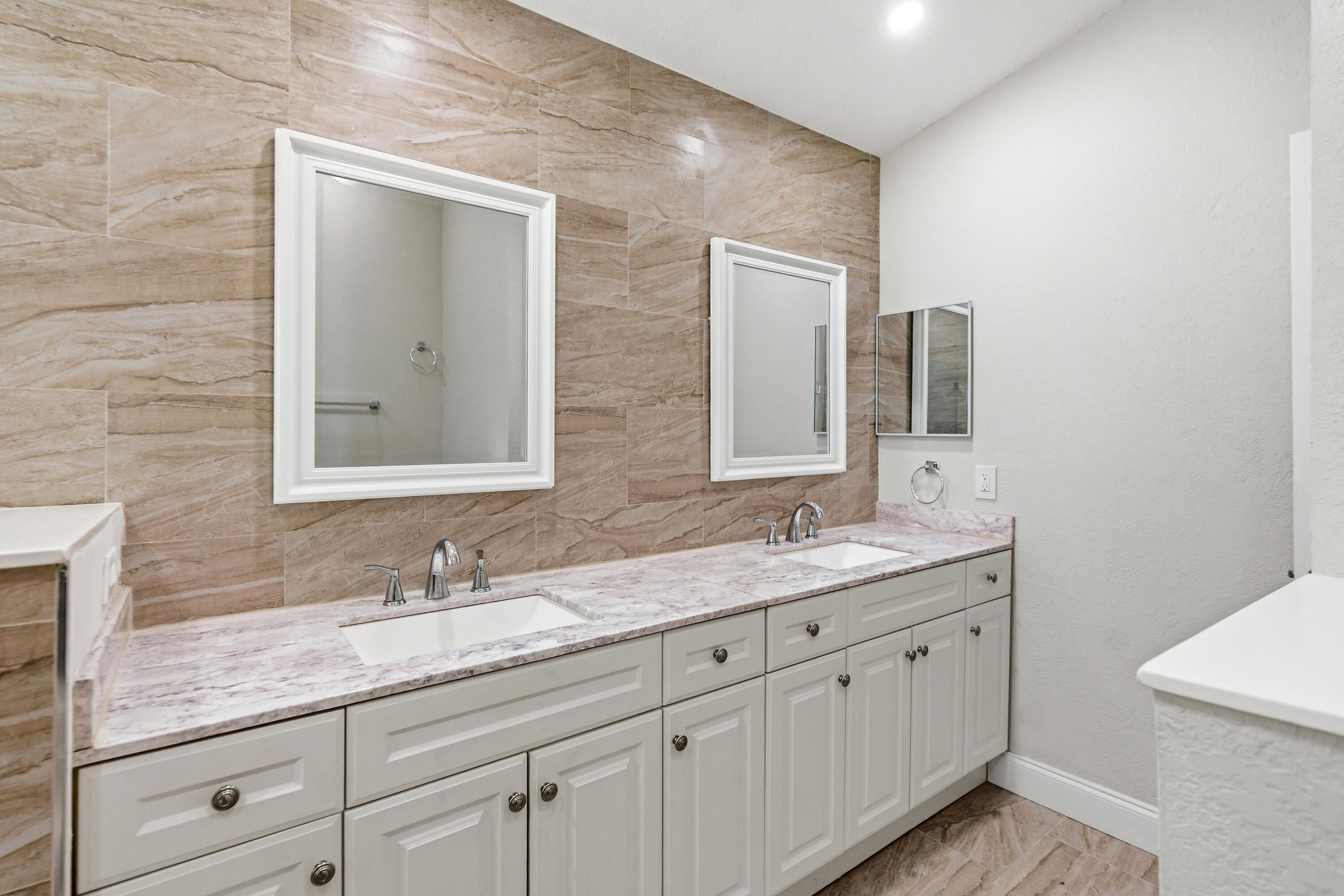 HEFTLER HOMES AT PEMBROKE SHORES - Residential