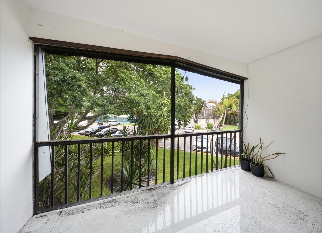 OAKLAND SHORES CONDOMINIUM 1 - Residential Lease