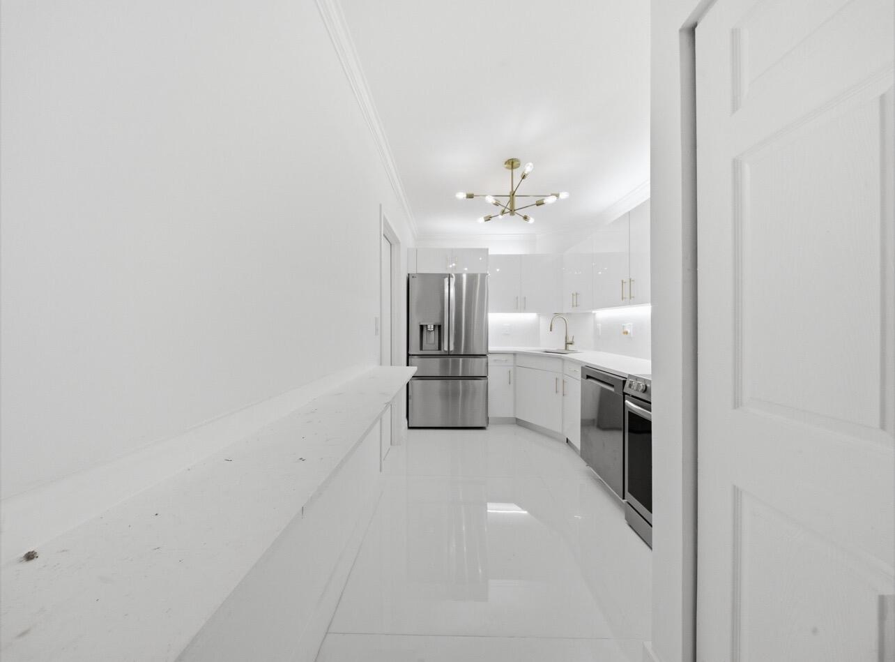 OAKLAND SHORES CONDOMINIUM 1 - Residential Lease