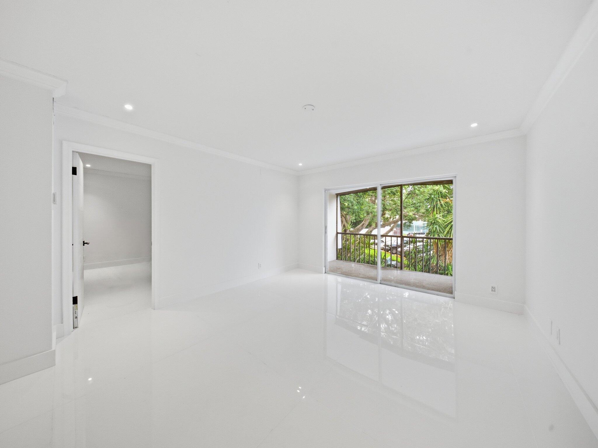 OAKLAND SHORES CONDOMINIUM 1 - Residential Lease
