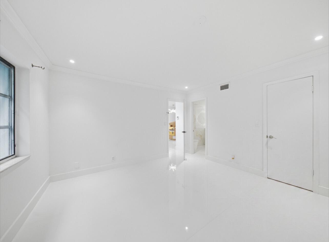OAKLAND SHORES CONDOMINIUM 1 - Residential Lease