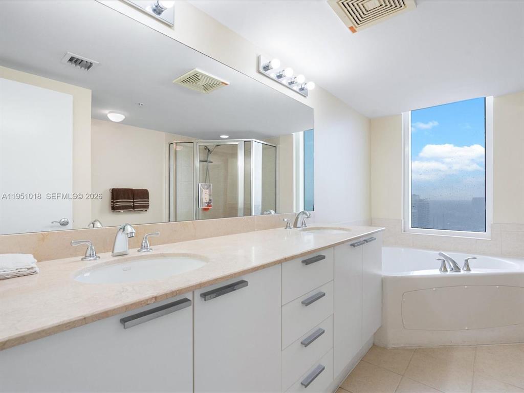 LA PERLA CONDO - Residential