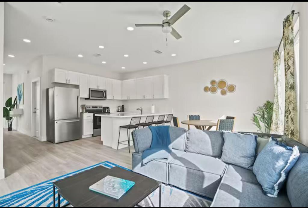 SHADY GROVE - Residential Lease