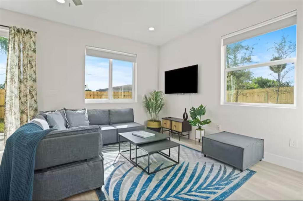 SHADY GROVE - Residential Lease
