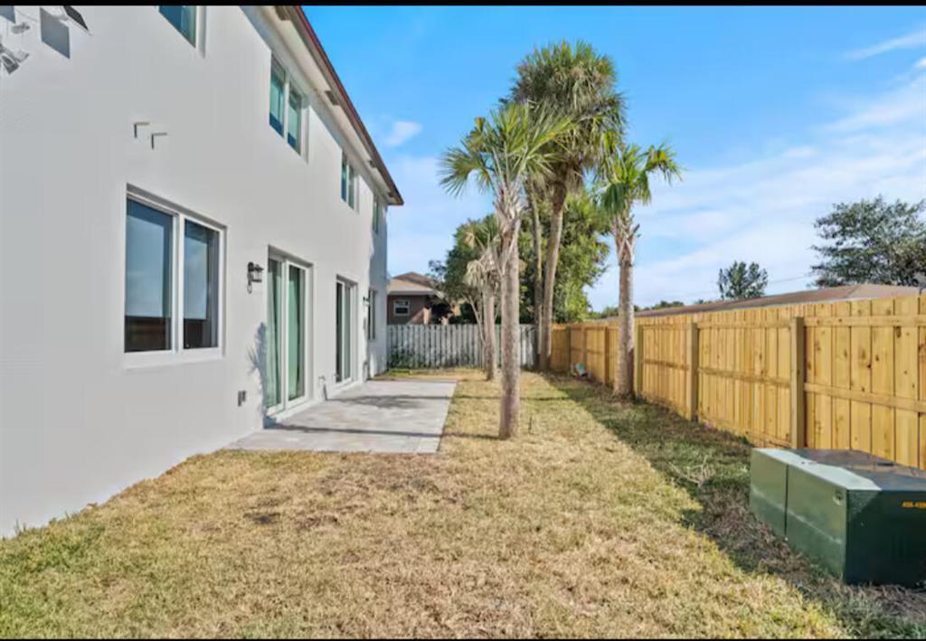 SHADY GROVE - Residential Lease