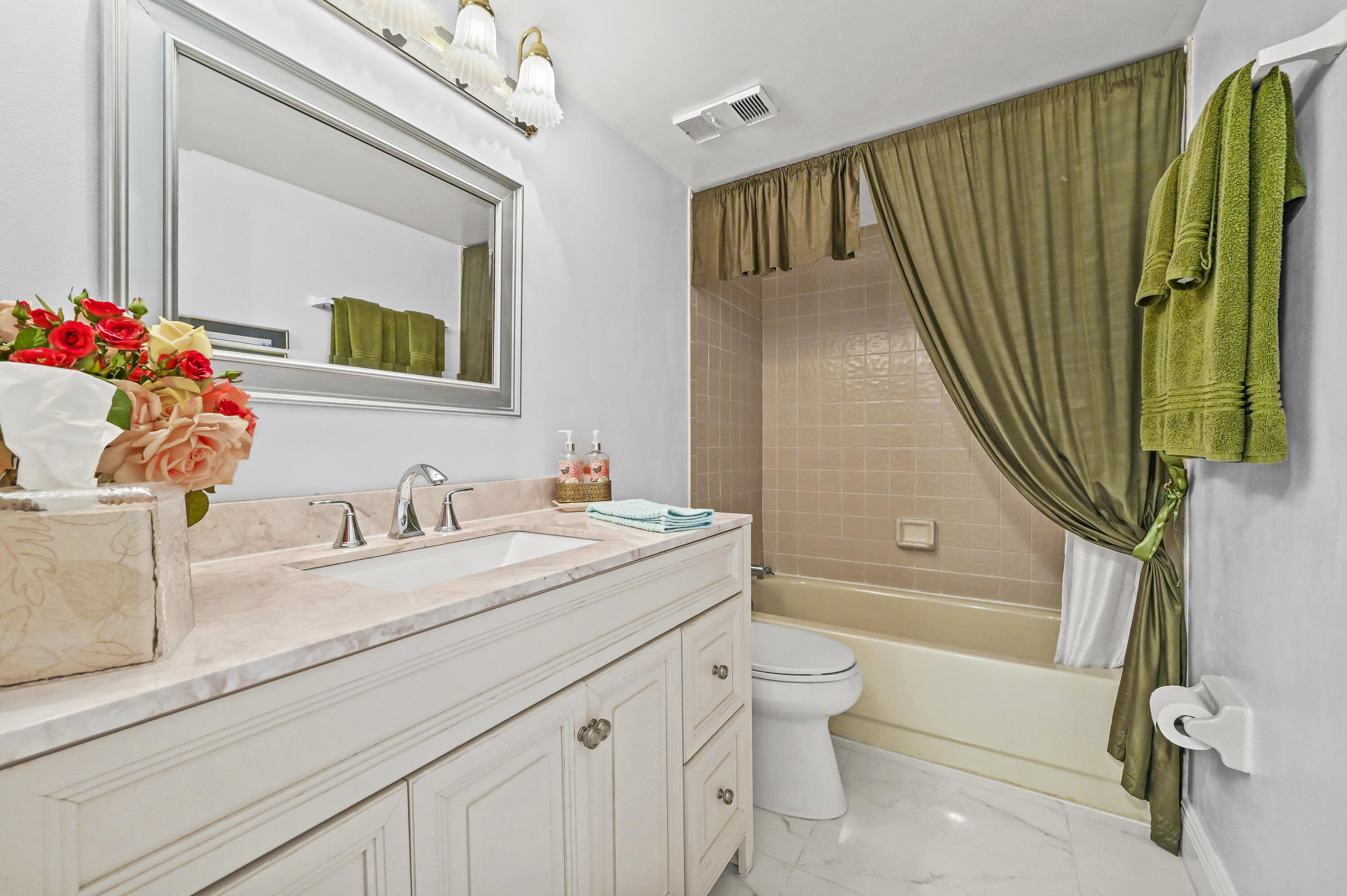 LAVERS DELRAY RACQUET CLUB CONDO - Residential Lease