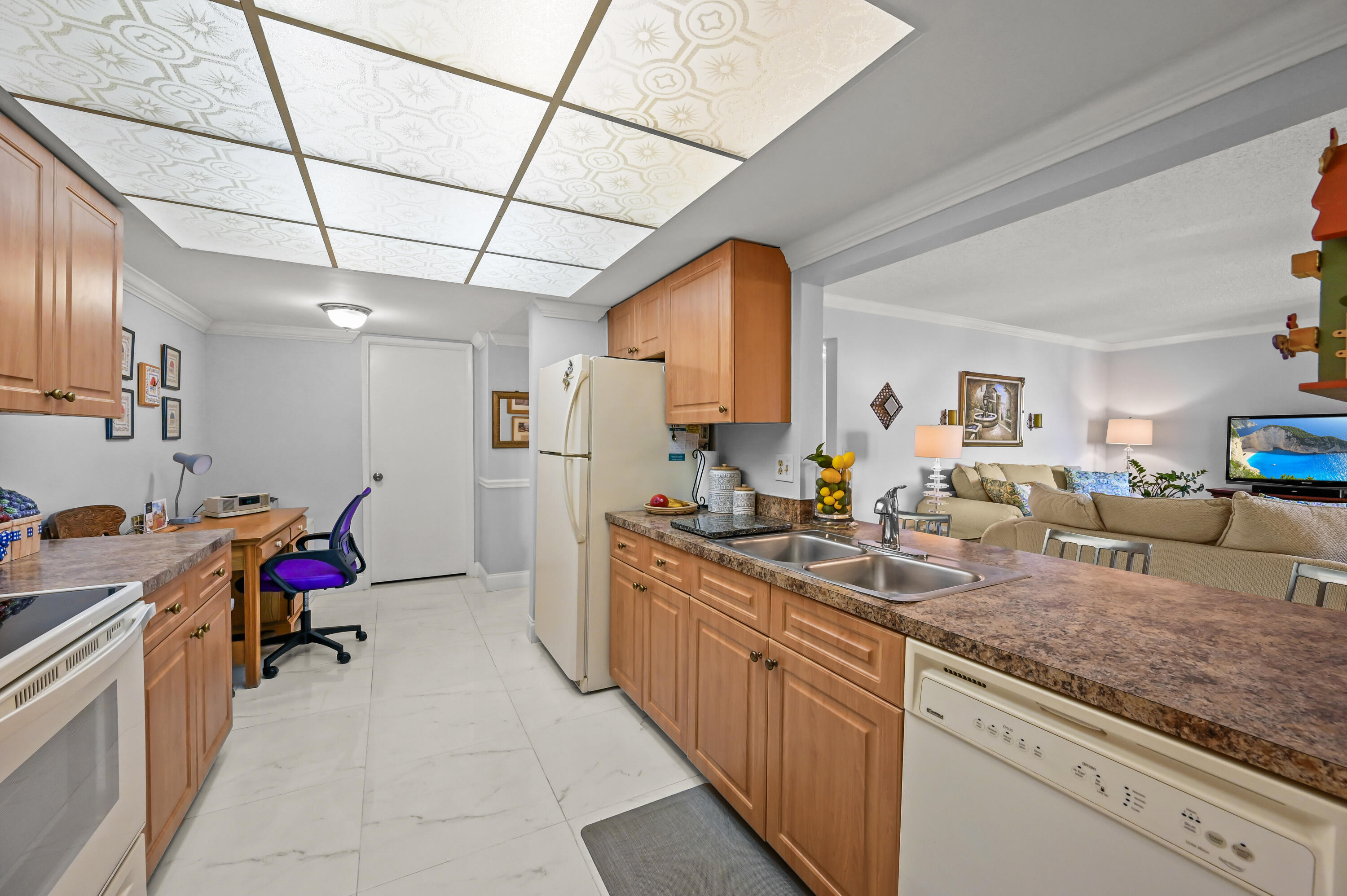 LAVERS DELRAY RACQUET CLUB CONDO - Residential Lease