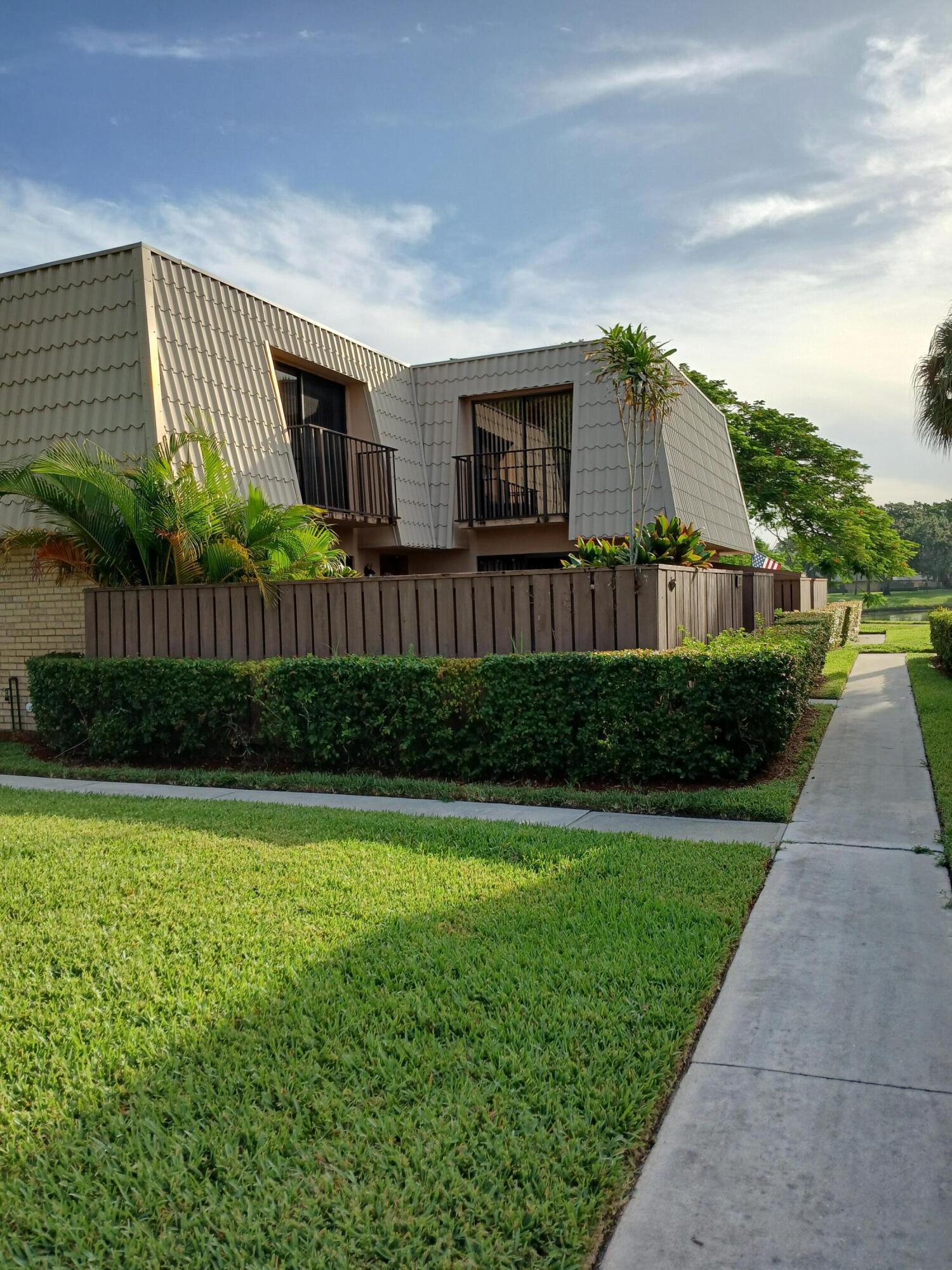 VILLAGE OF SANDALWOOD LAKES SOUTH - Residential