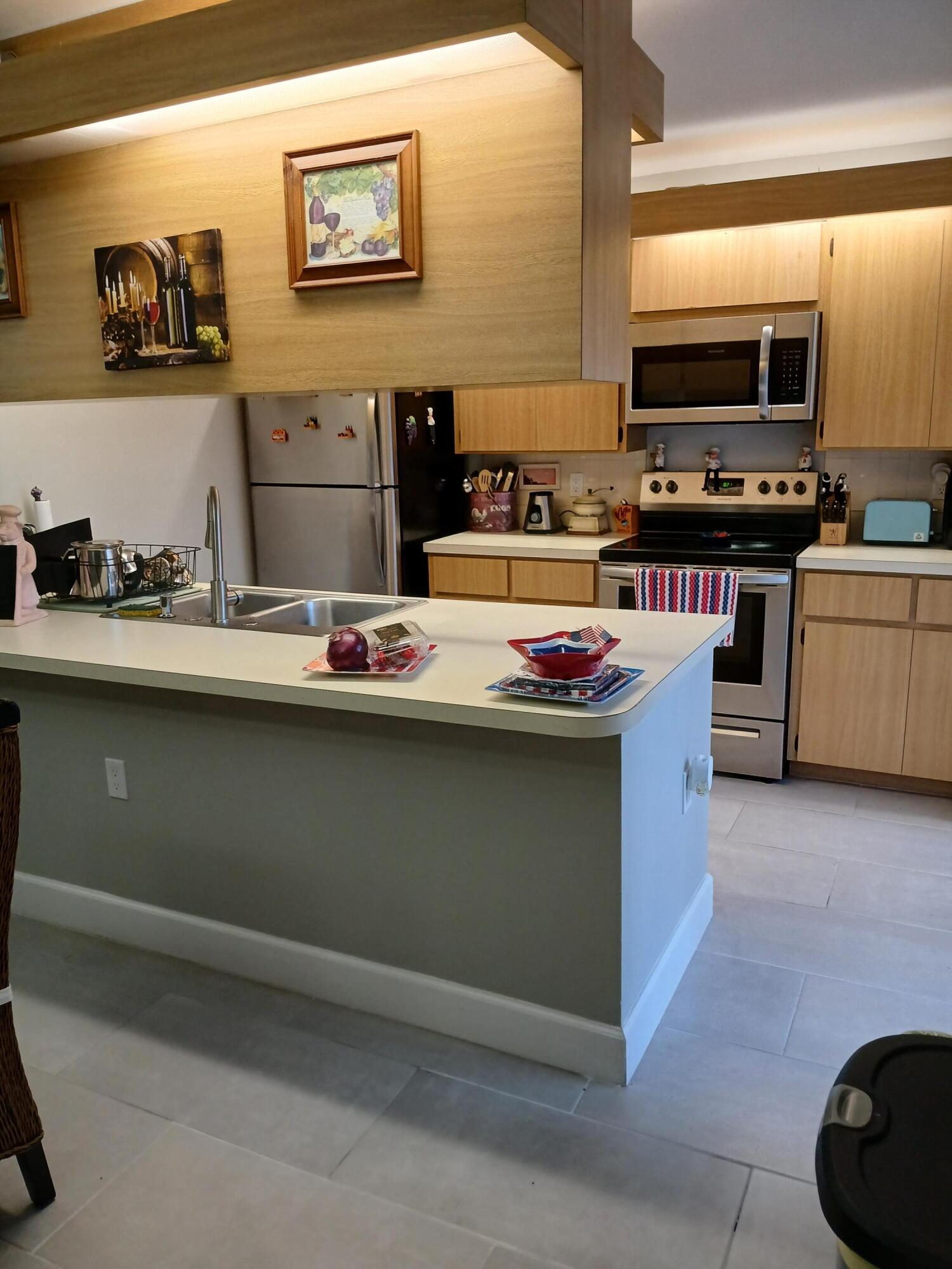 VILLAGE OF SANDALWOOD LAKES SOUTH - Residential