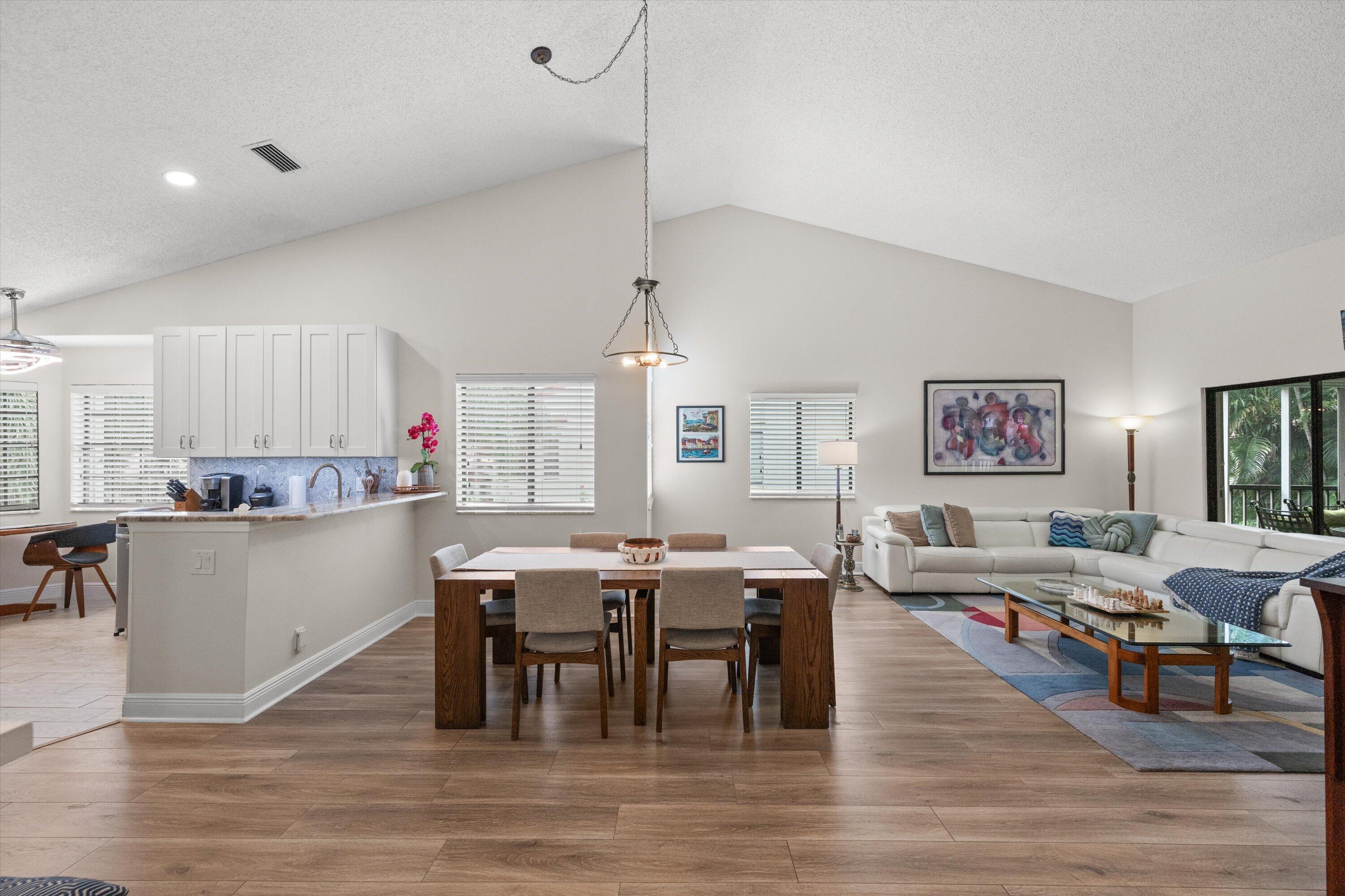 LEXINGTON CLUB VILLAS CONDO - Residential
