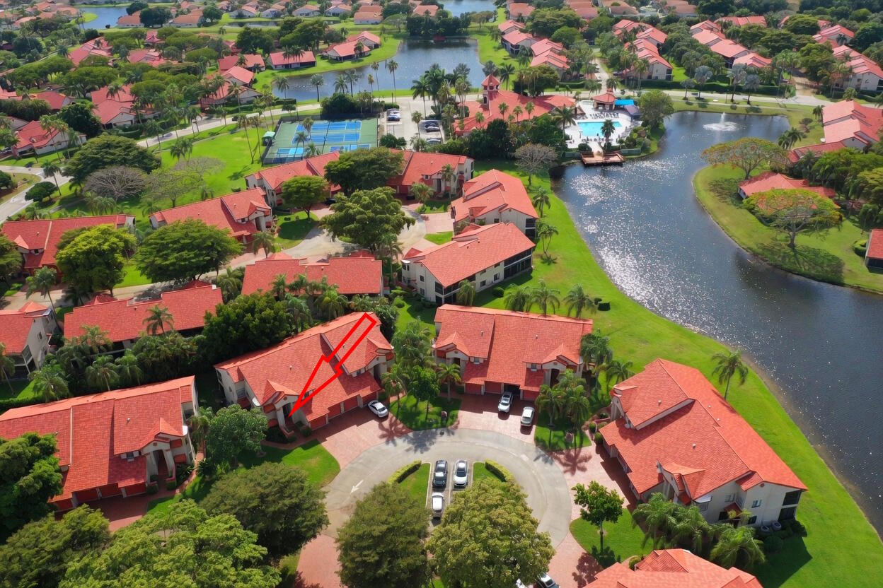 LEXINGTON CLUB VILLAS CONDO - Residential