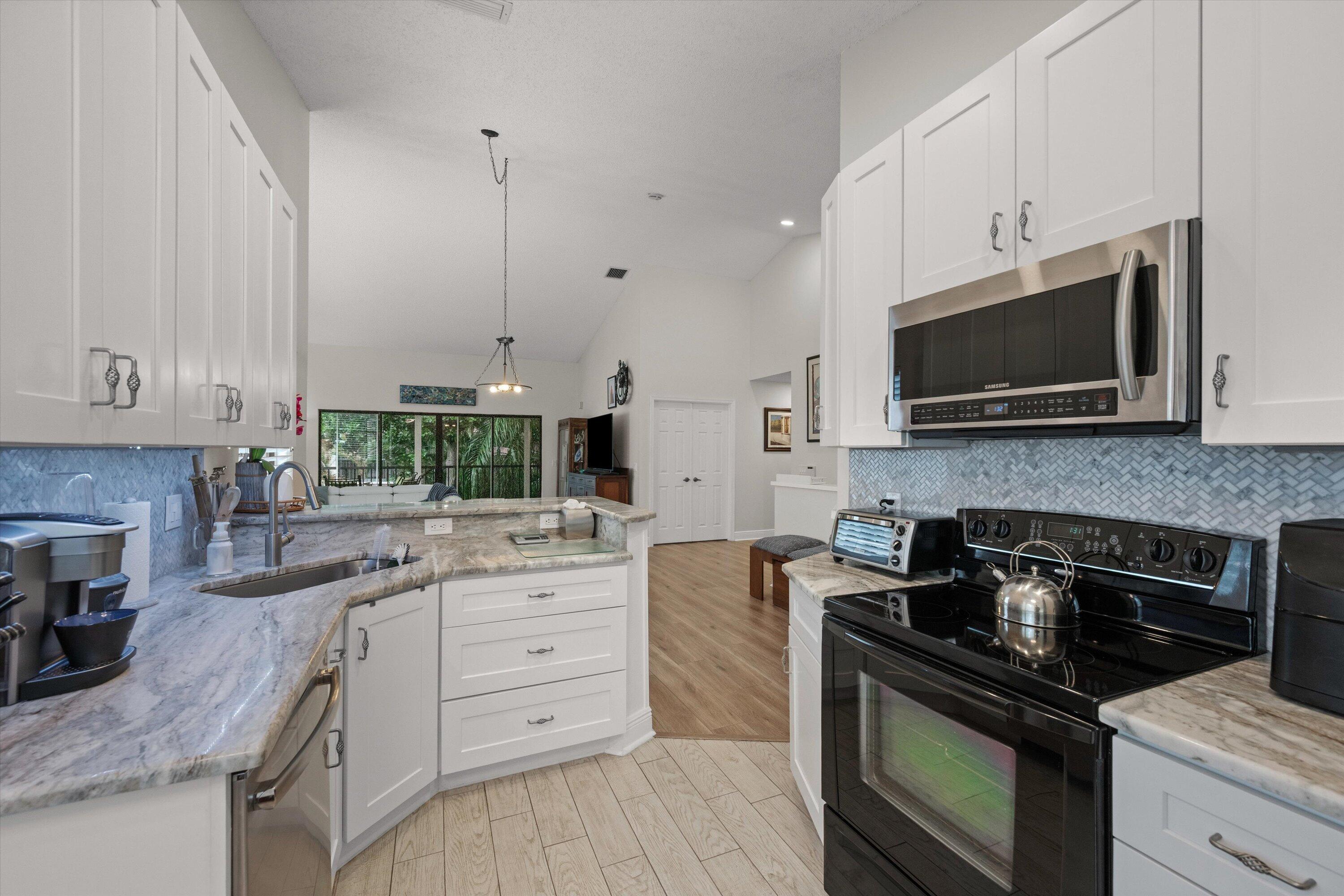 LEXINGTON CLUB VILLAS CONDO - Residential