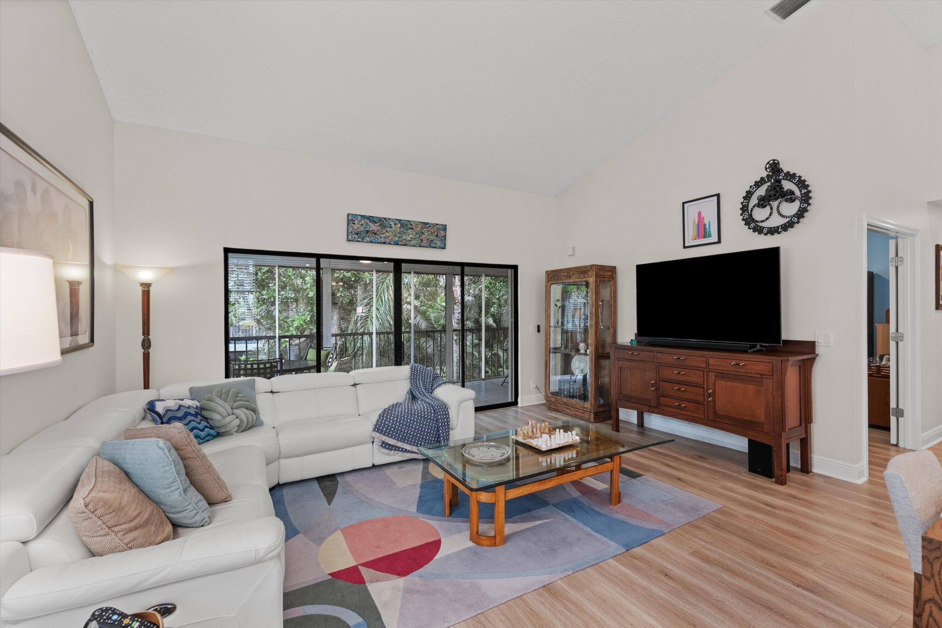 LEXINGTON CLUB VILLAS CONDO - Residential