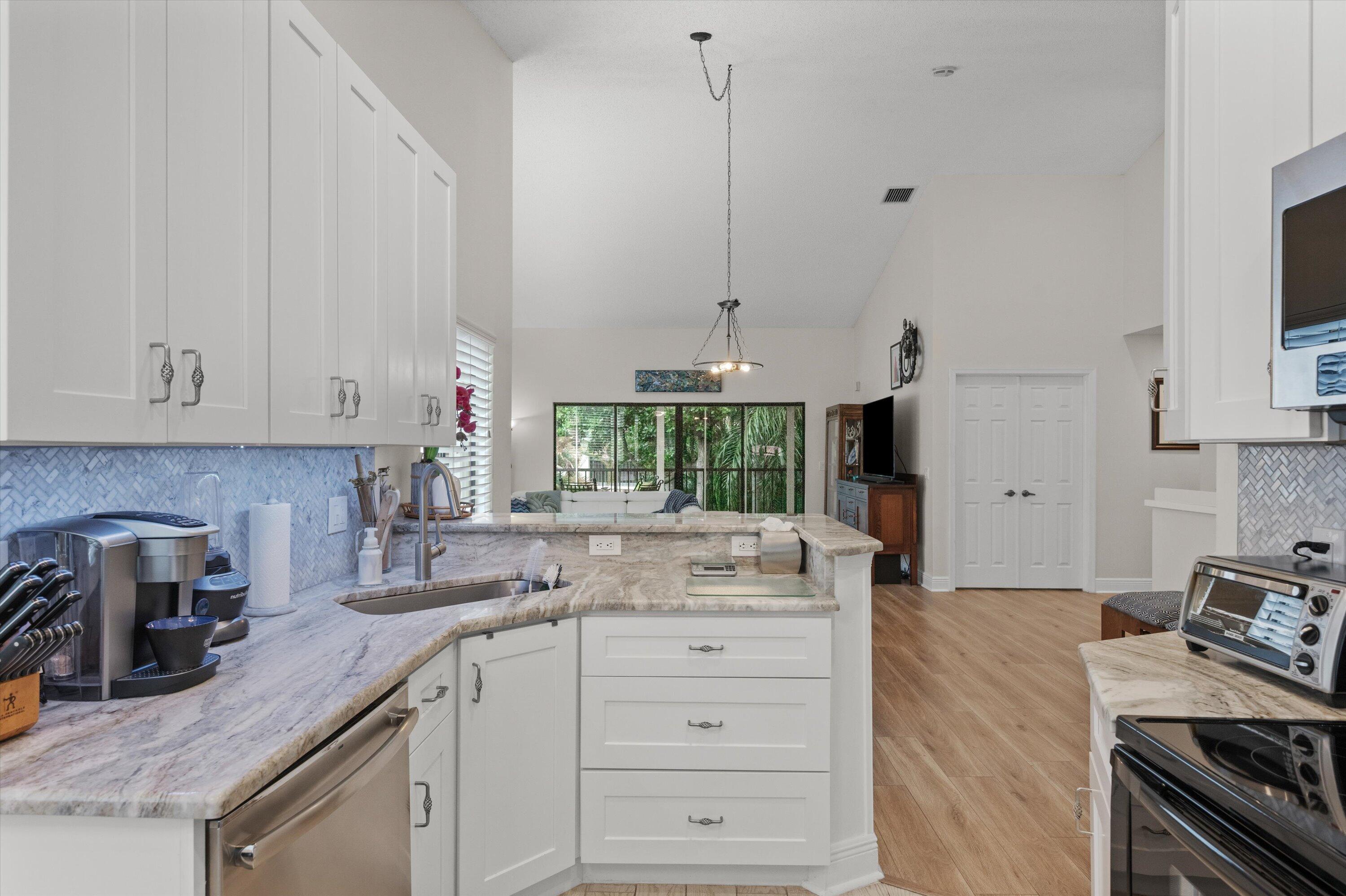 LEXINGTON CLUB VILLAS CONDO - Residential