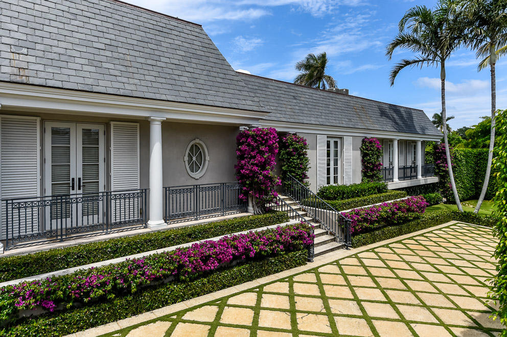 Gorgeous 4BR/5.5BA plus library home in the Near North End. Featuring exercise room, sauna, eat-in chef’s kitchen, and 2 car garage. Oversized great room leads to beautiful backyard, patio, and spa.