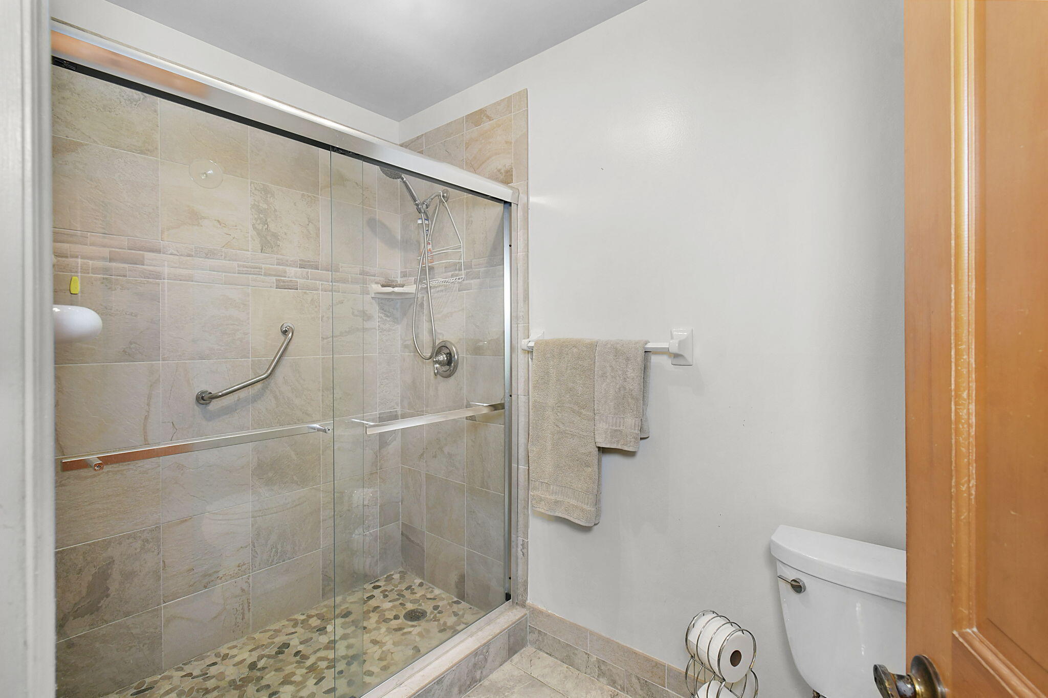 RUSTIC HILLS - Residential Lease