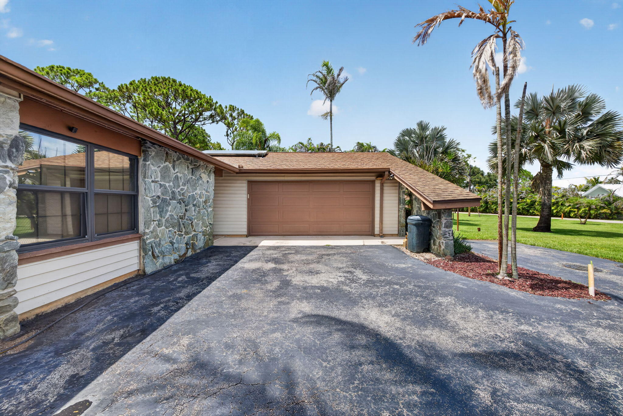 RUSTIC HILLS - Residential Lease