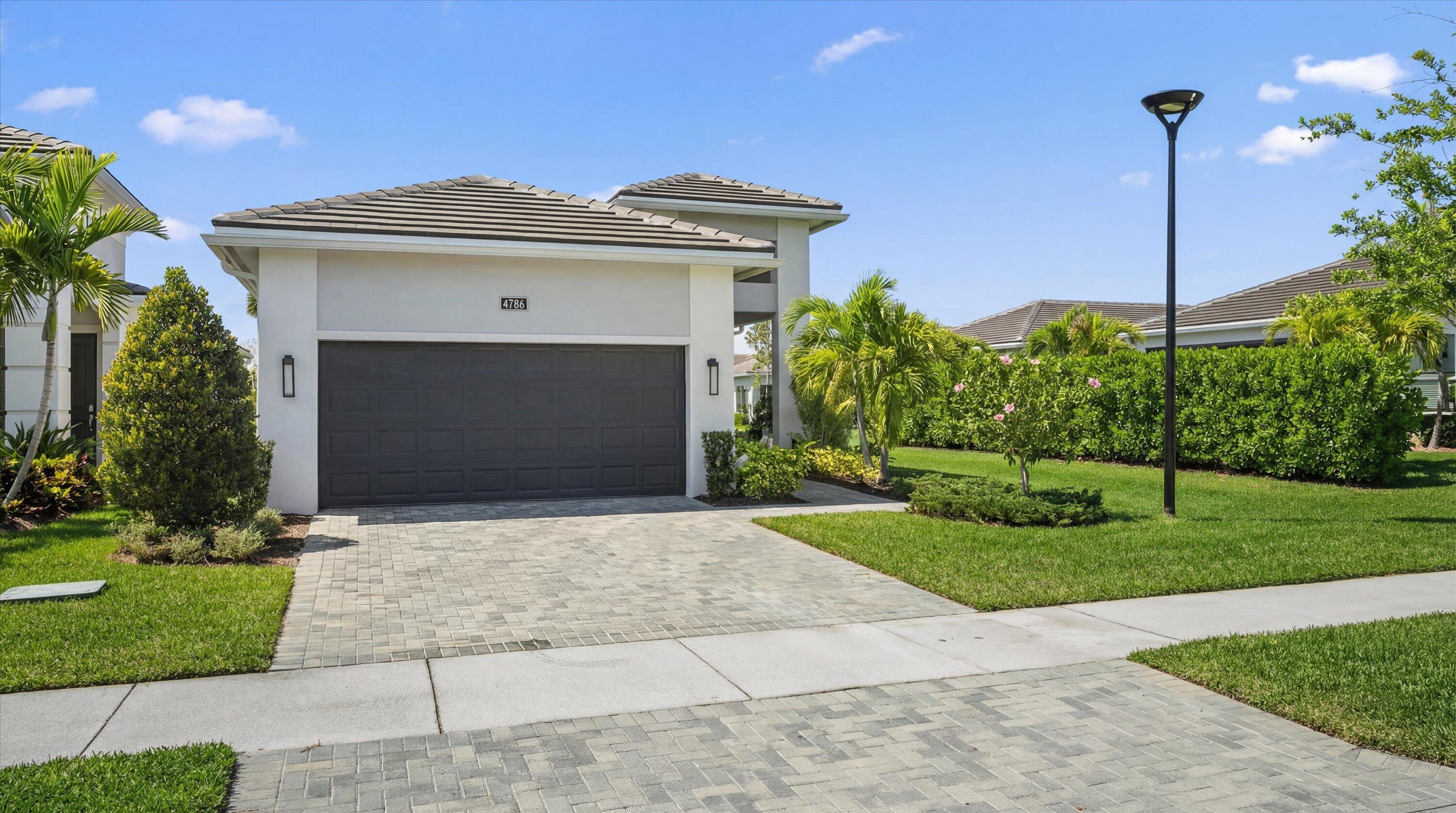 CRESSWIND PALM BEACH PHASE 3 - Residential