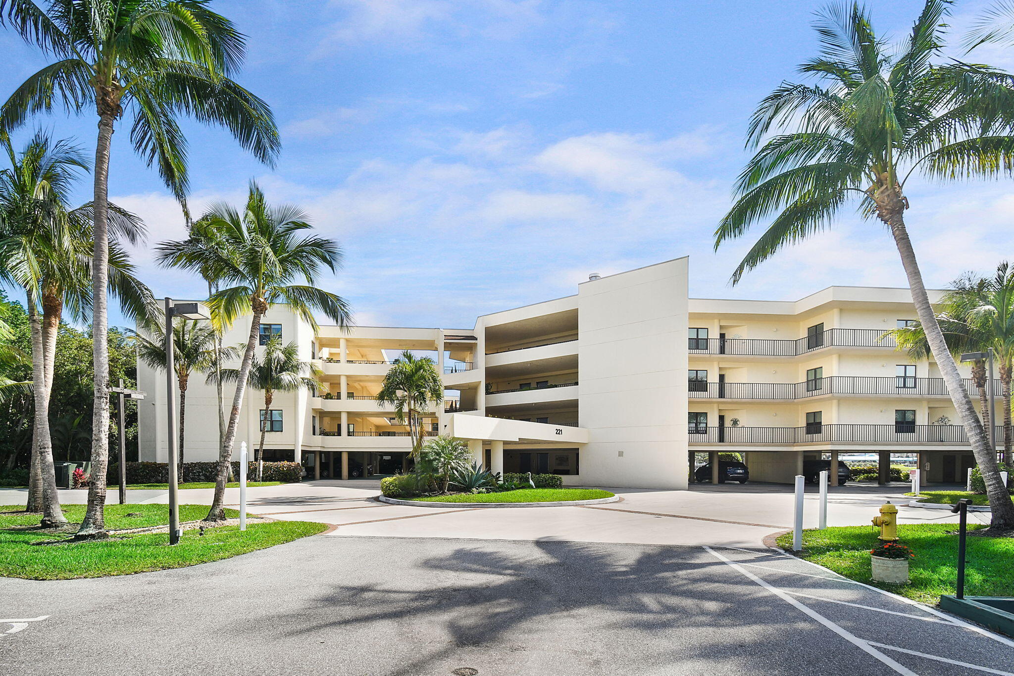PLANTATION CLUB VILLAS CONDO - Residential