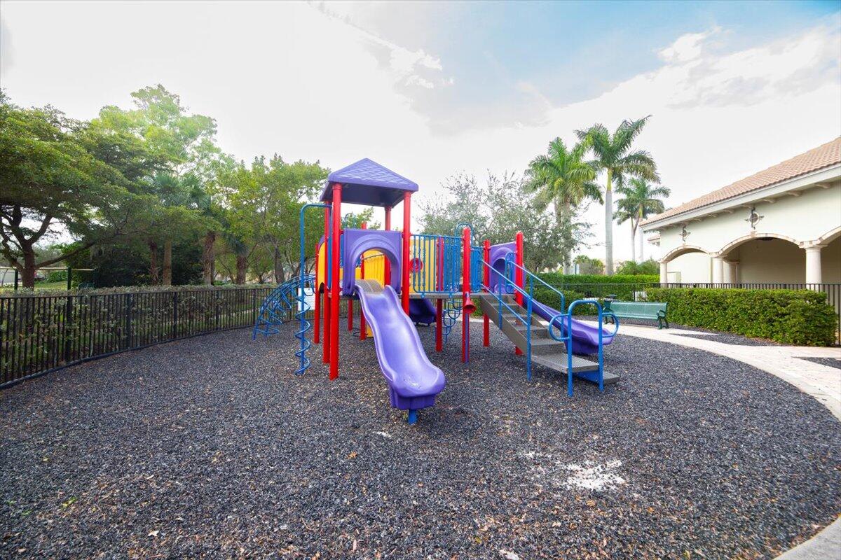 VIZCAYA FALLS - Residential