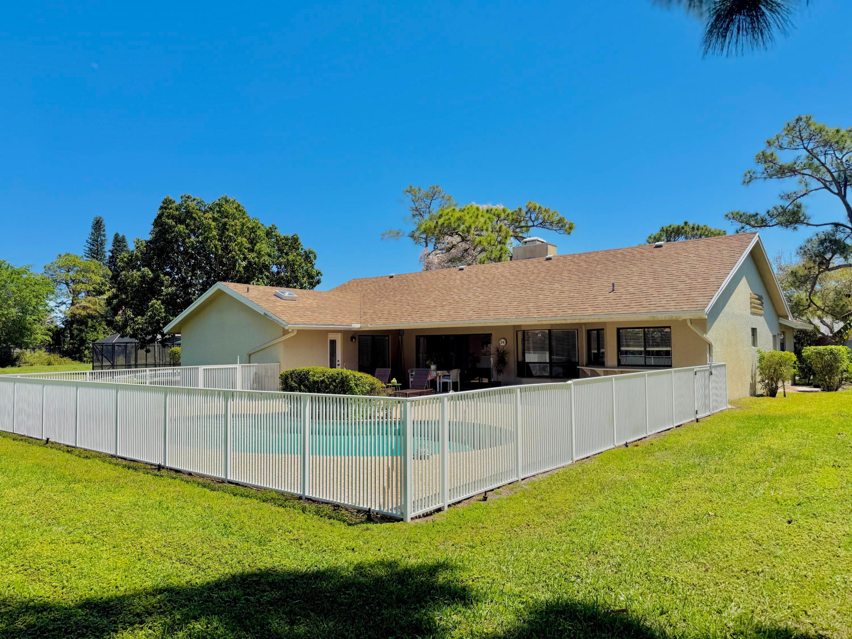 BOCA MADERA UNIT 3 - Residential