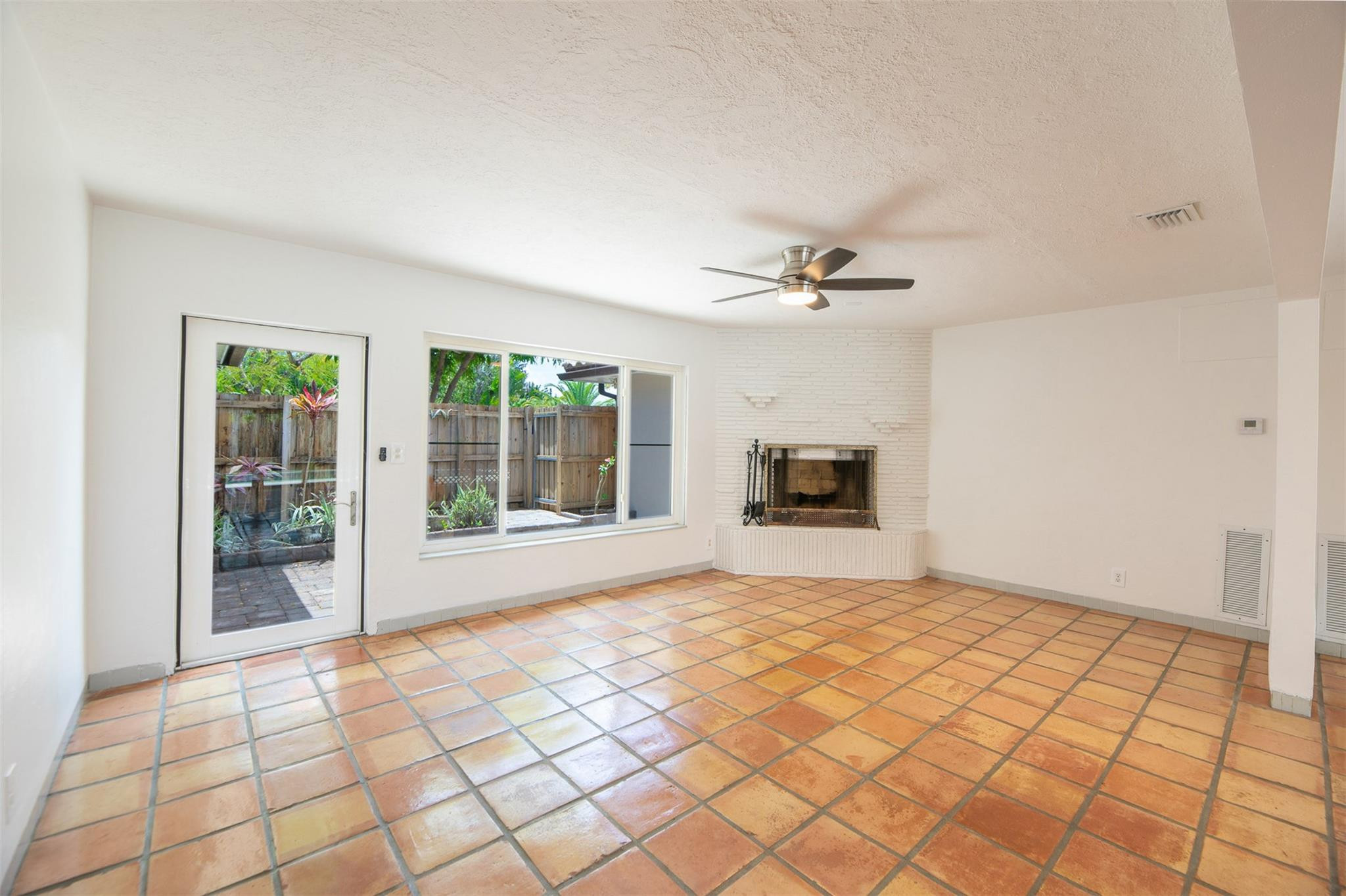 POINSETTIA HEIGHTS RIVER - Residential