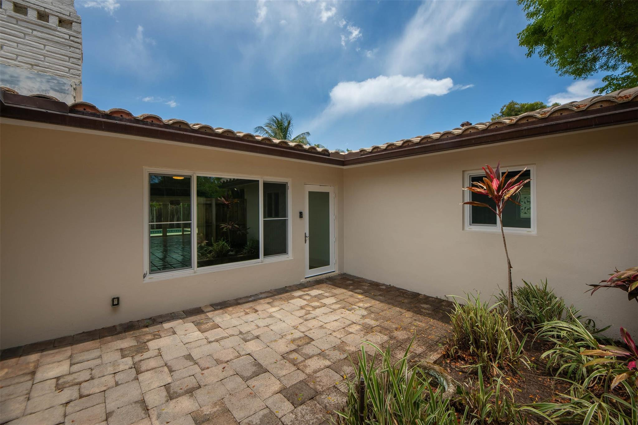 POINSETTIA HEIGHTS RIVER - Residential