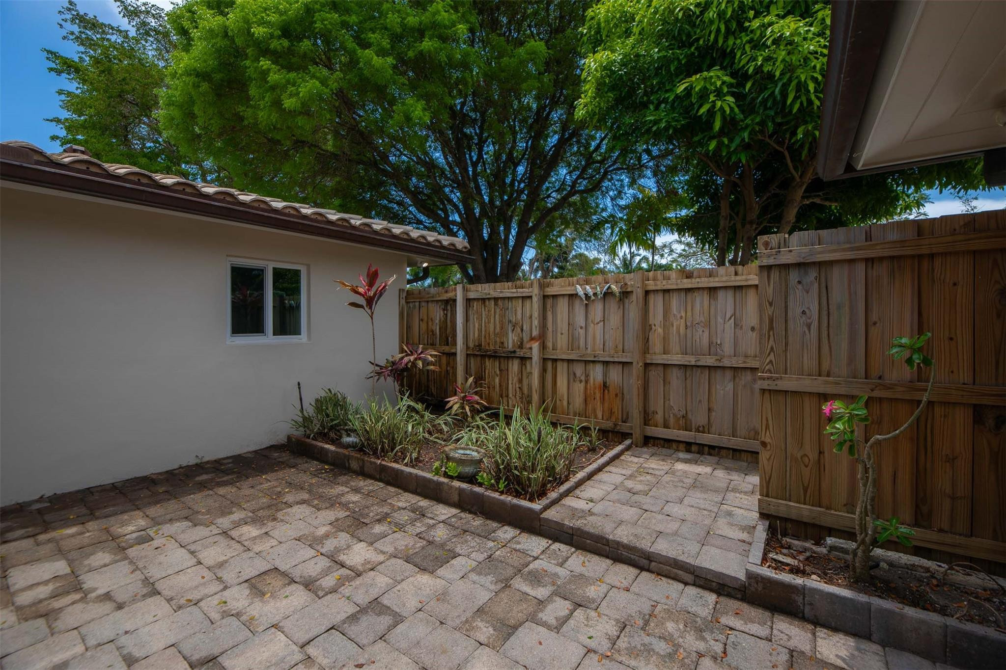 POINSETTIA HEIGHTS RIVER - Residential