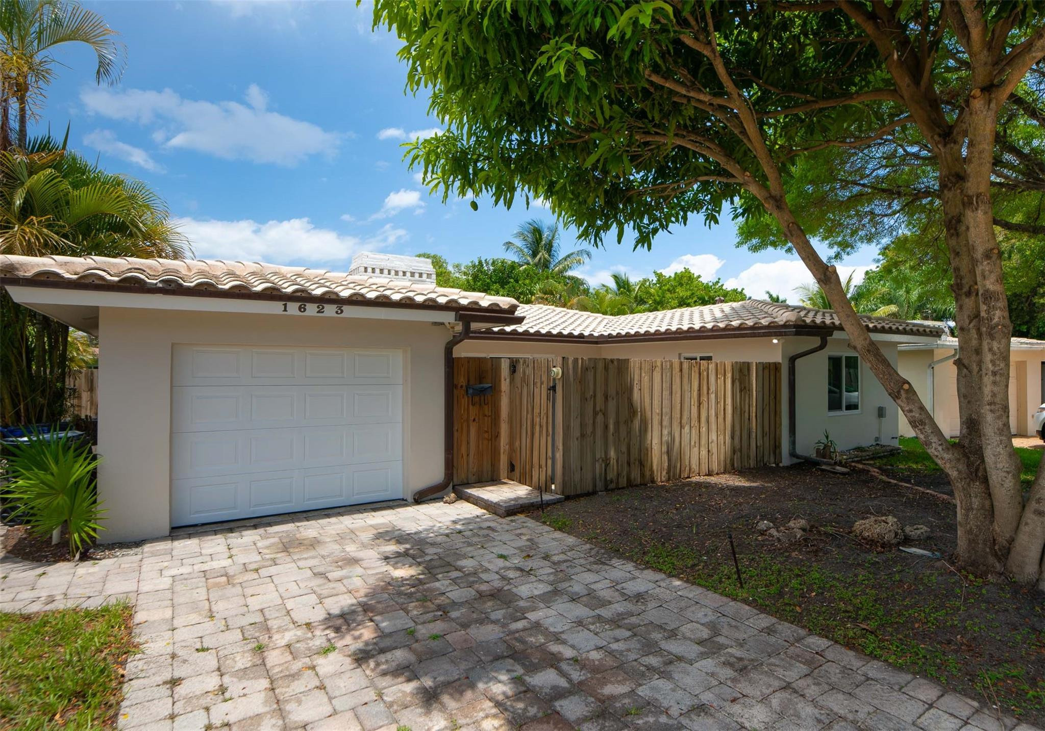 POINSETTIA HEIGHTS RIVER - Residential