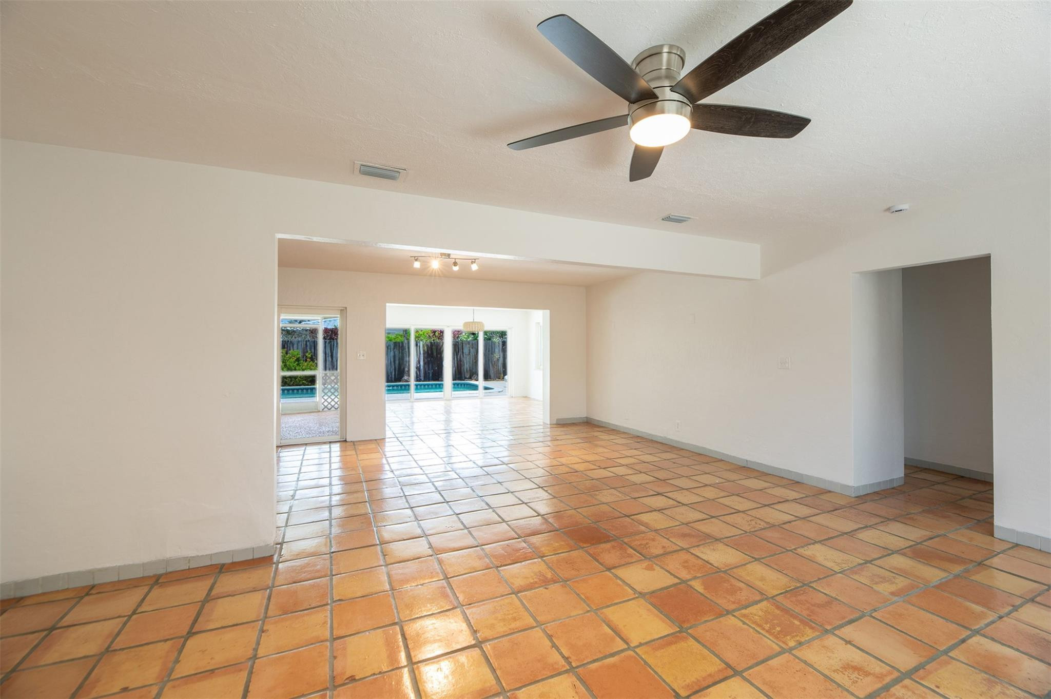 POINSETTIA HEIGHTS RIVER - Residential