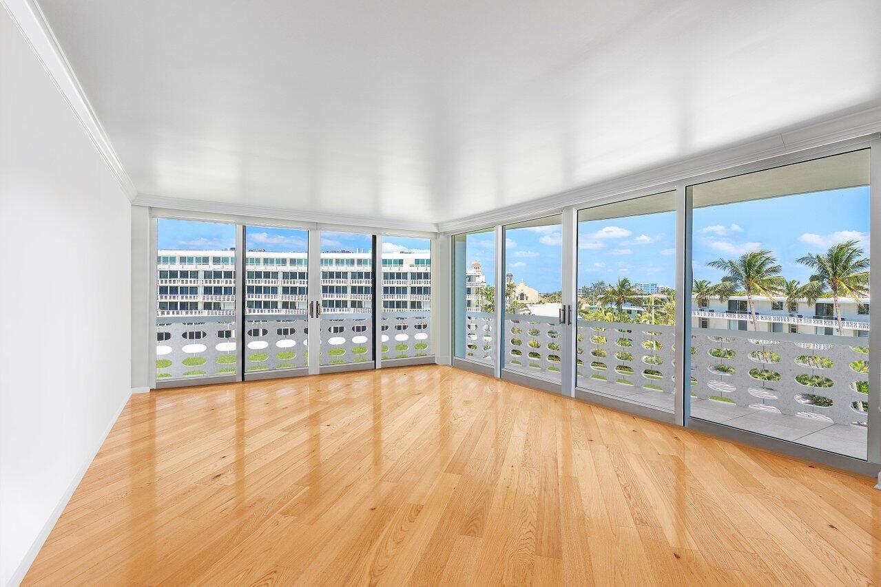 SUN AND SURF ONE HUNDRED & ONE HUNDRED THIRTY COND - Residential