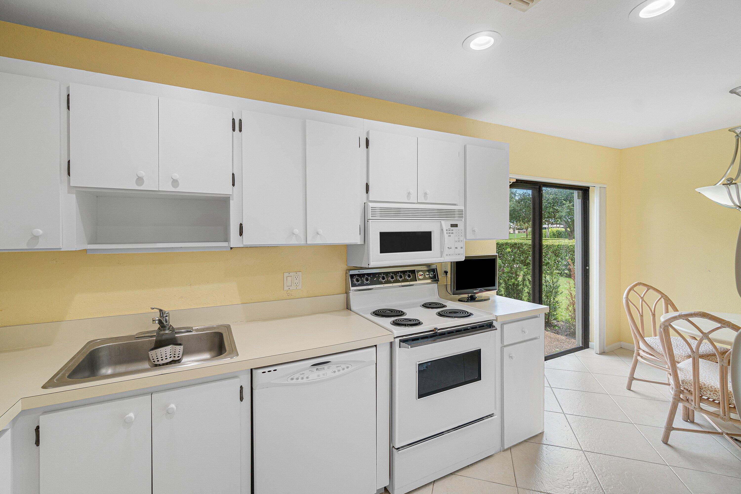 SOUTHPORT AT HUNTERS RUN CONDO - Residential
