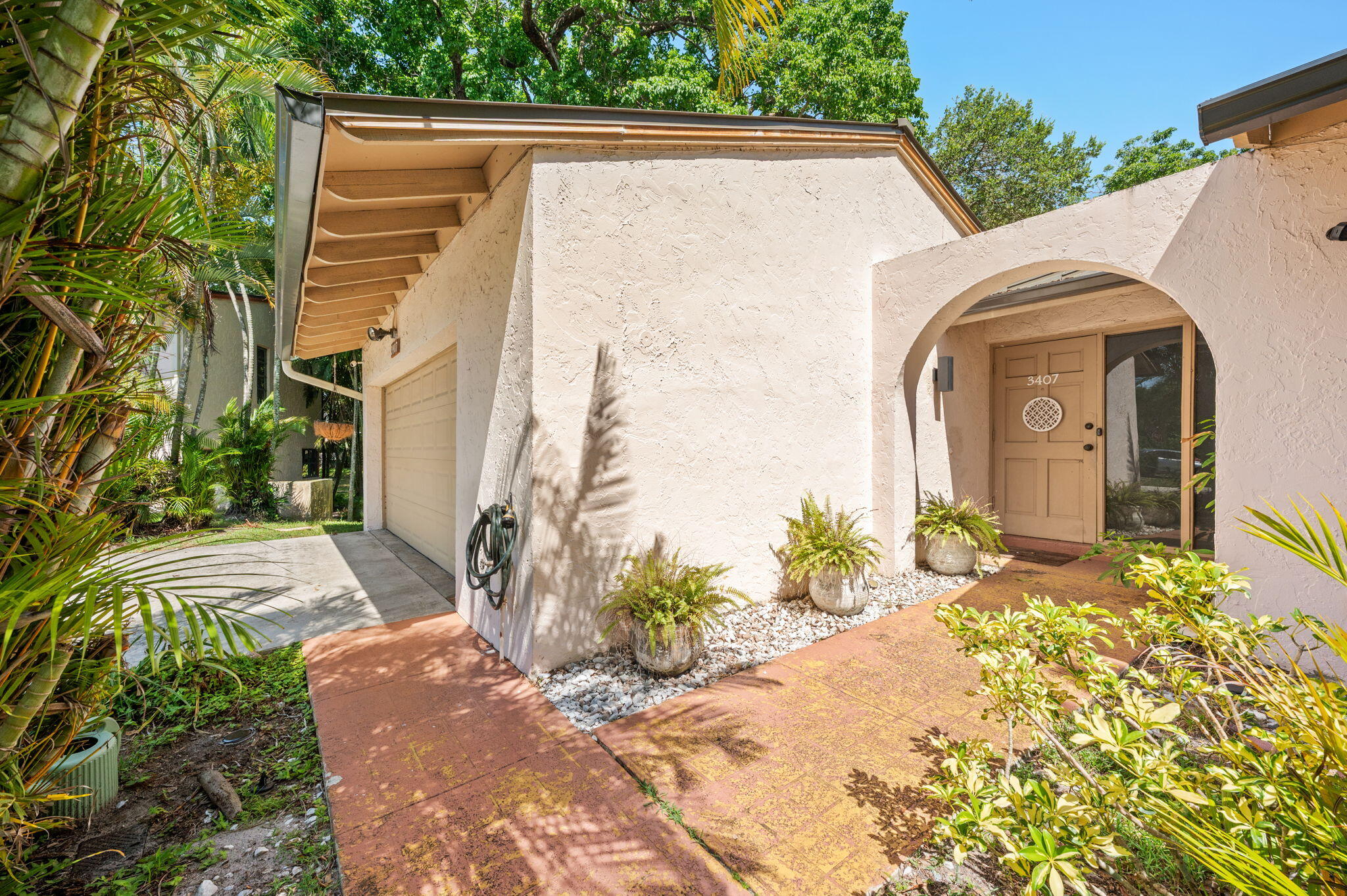 HILLS OF INVERRARY TRACT - Residential